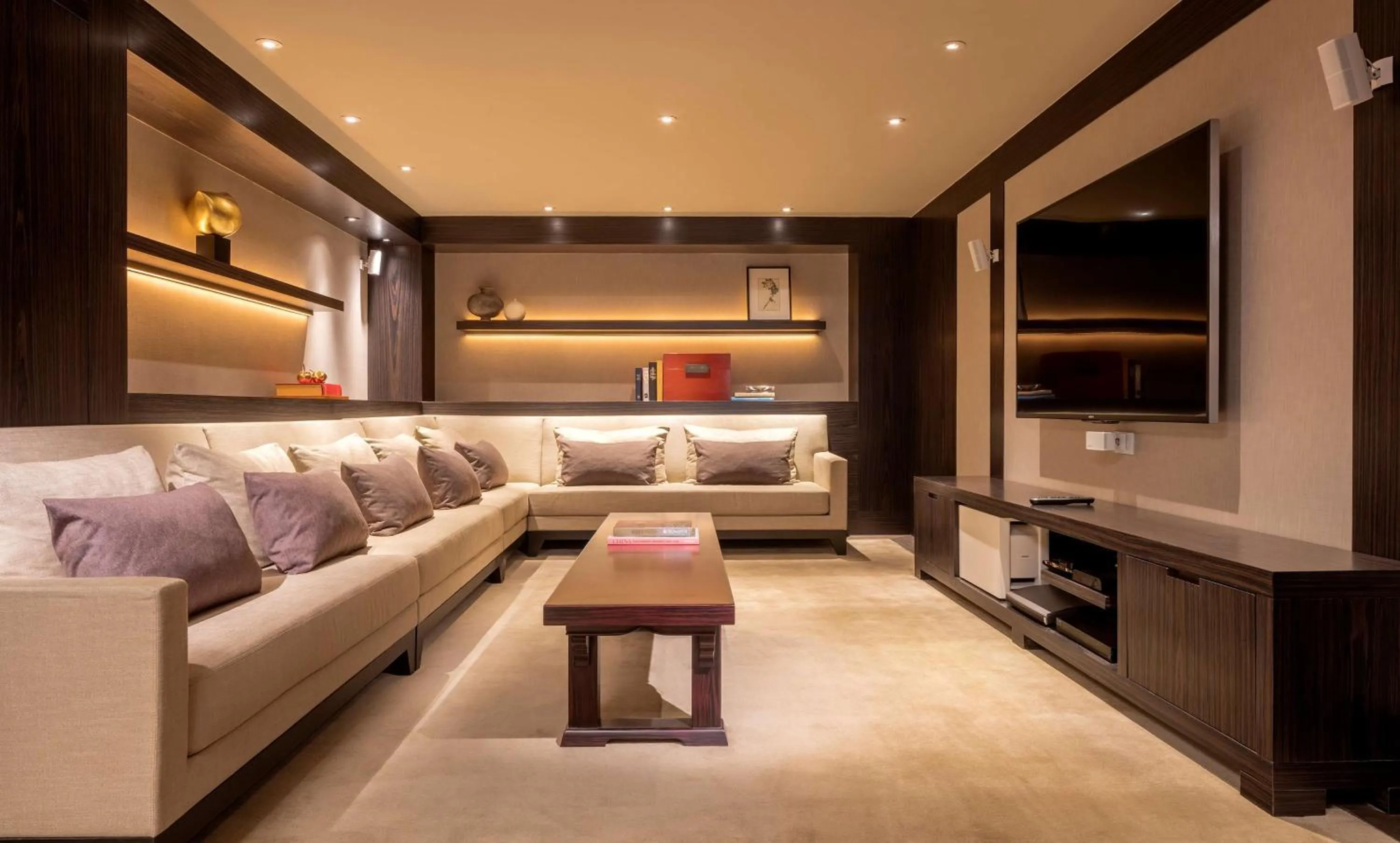 Lounge or bar in Grand Hyatt Hong Kong