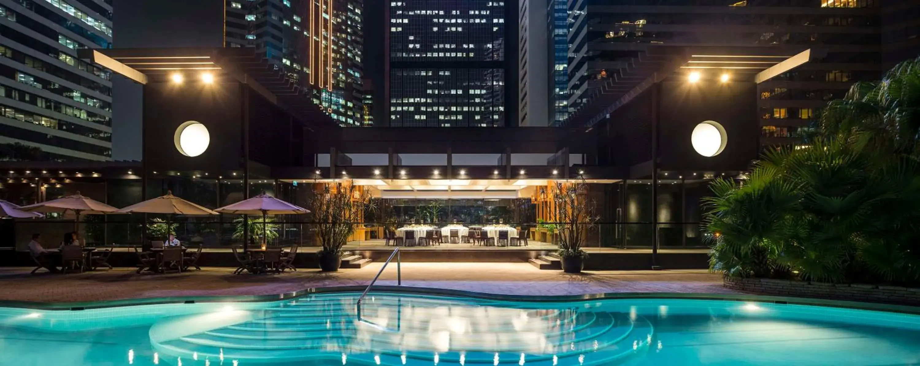Swimming pool in Grand Hyatt Hong Kong Swimming pool in Grand Hyatt Hong Kong