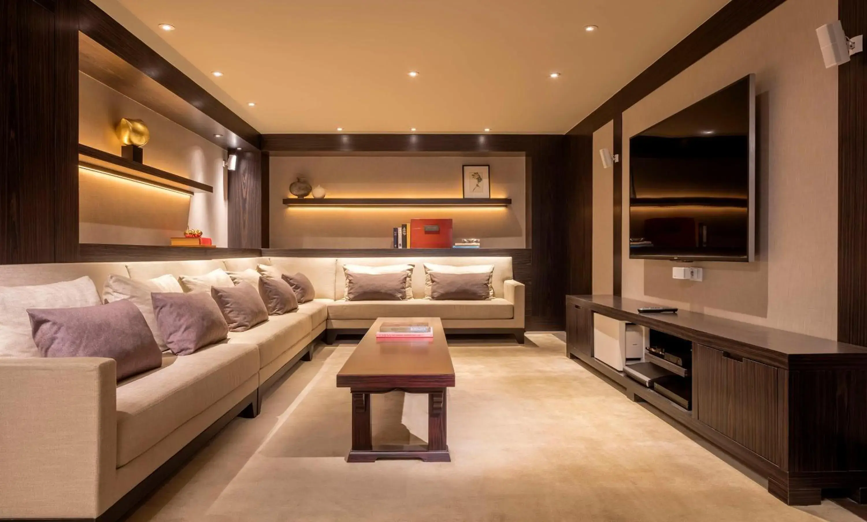 Lounge or bar in Grand Hyatt Hong Kong Lounge or bar in Grand Hyatt Hong Kong