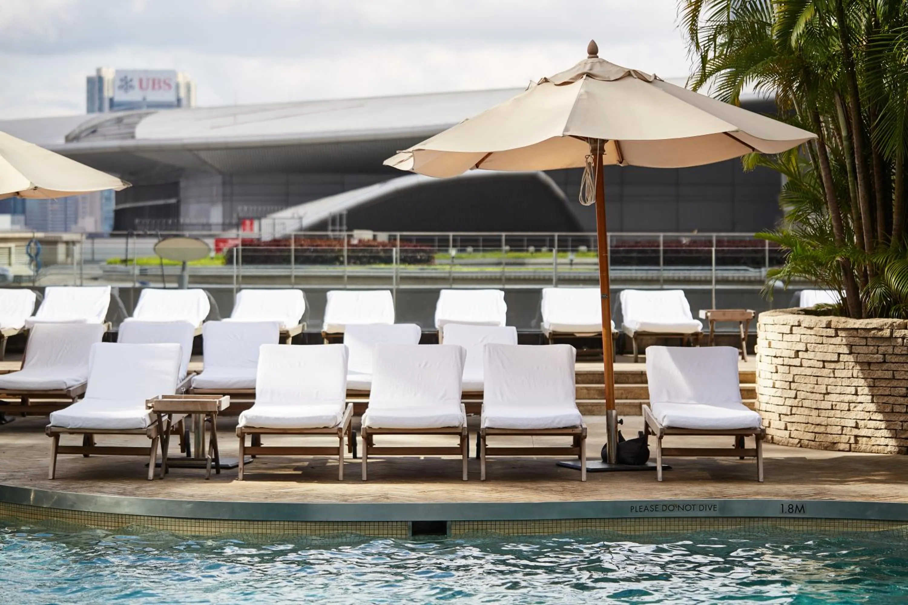 Swimming pool in Grand Hyatt Hong Kong