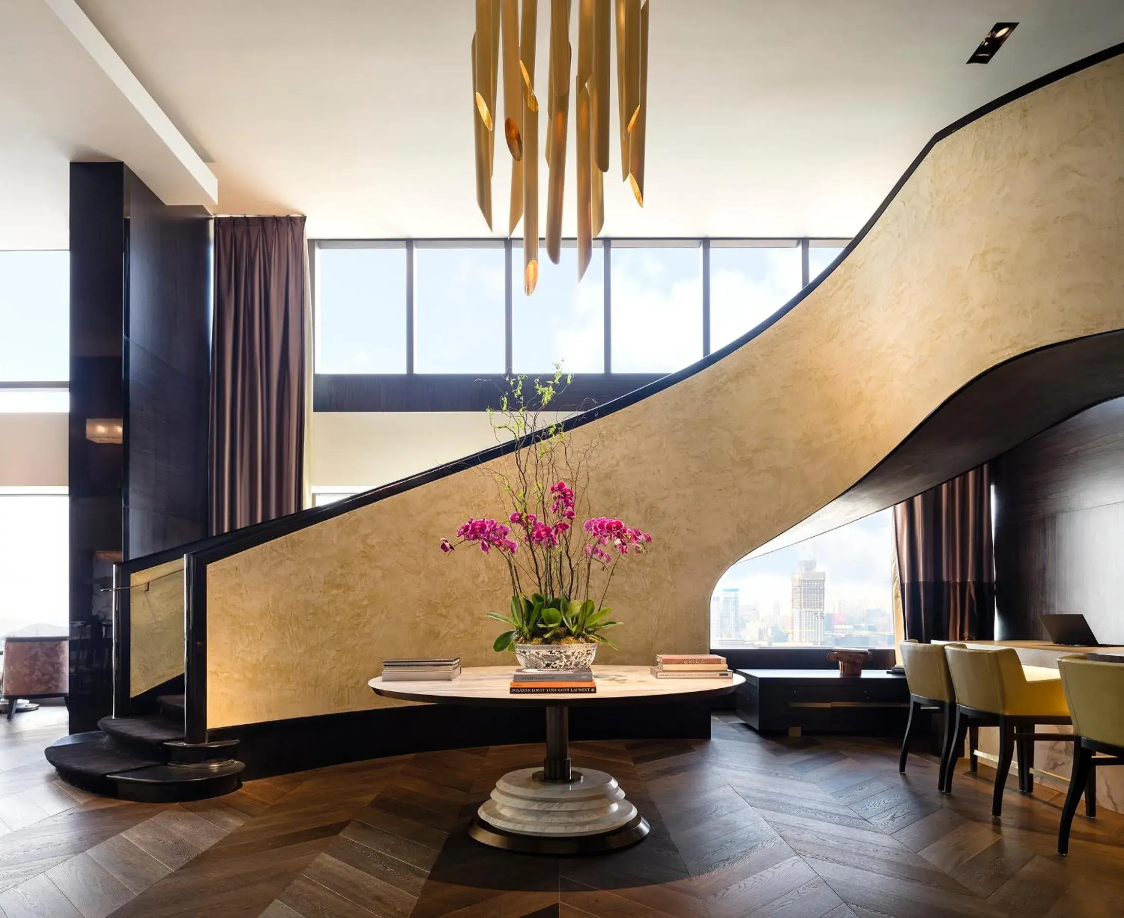 Lounge or bar in Grand Hyatt Hong Kong Lounge or bar in Grand Hyatt Hong Kong