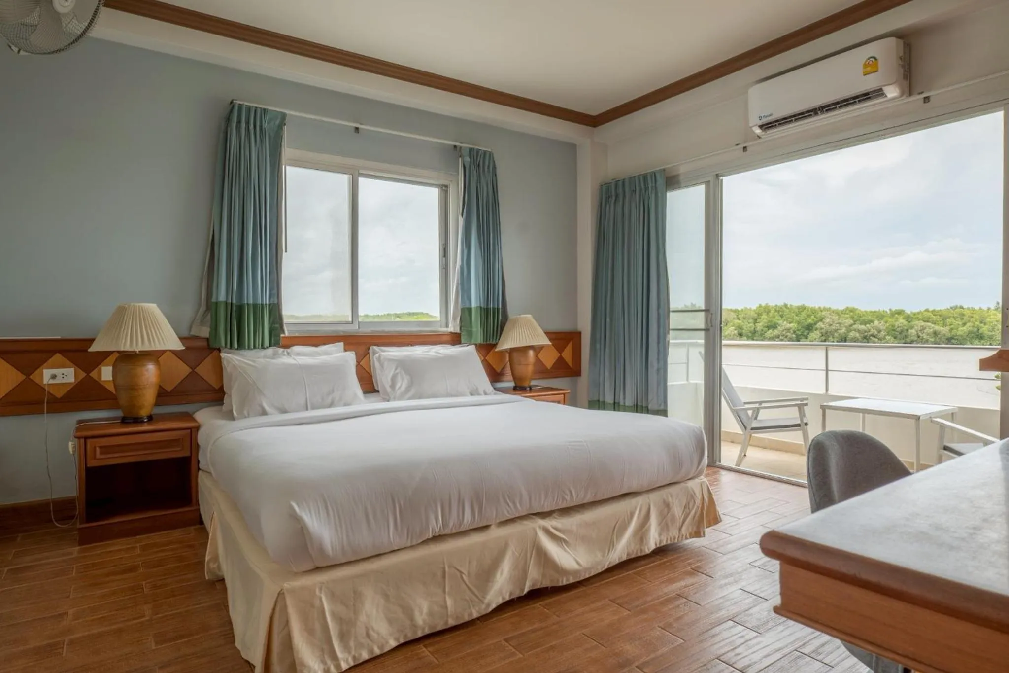 Bed in Krabi River Hotel