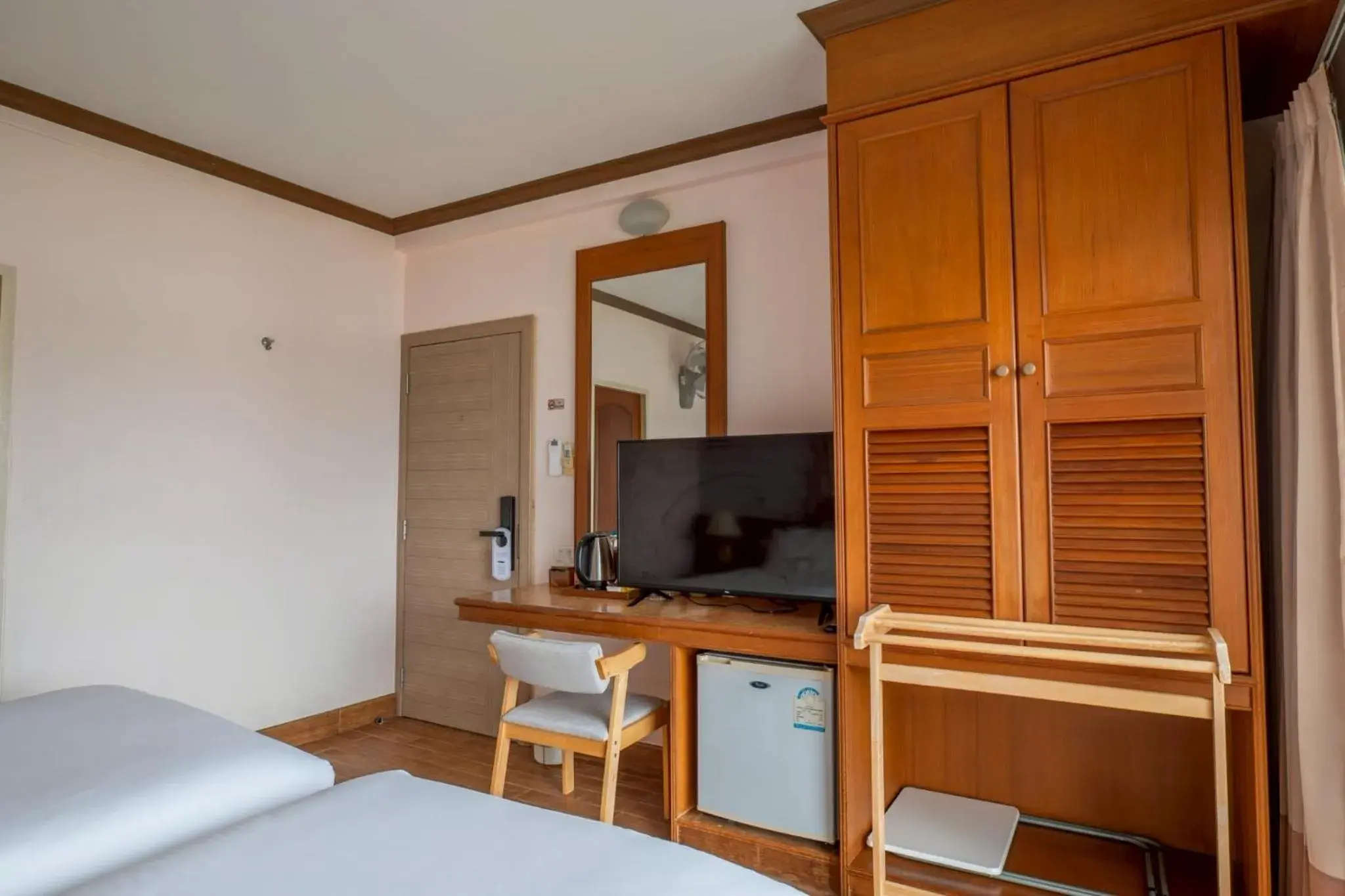 TV and multimedia, Bed in Krabi River Hotel TV and multimedia, Bed in Krabi River Hotel