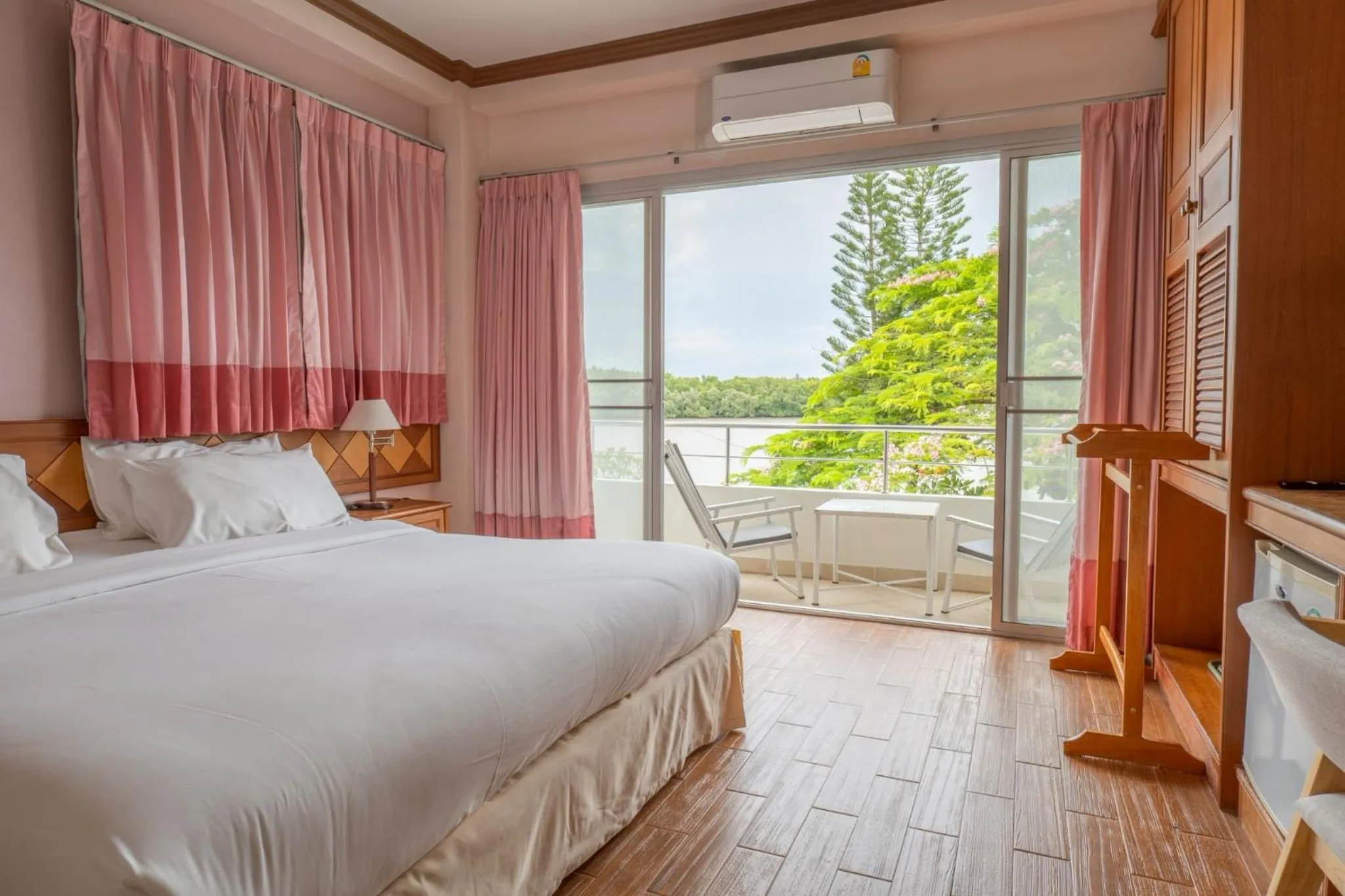 Bed in Krabi River Hotel