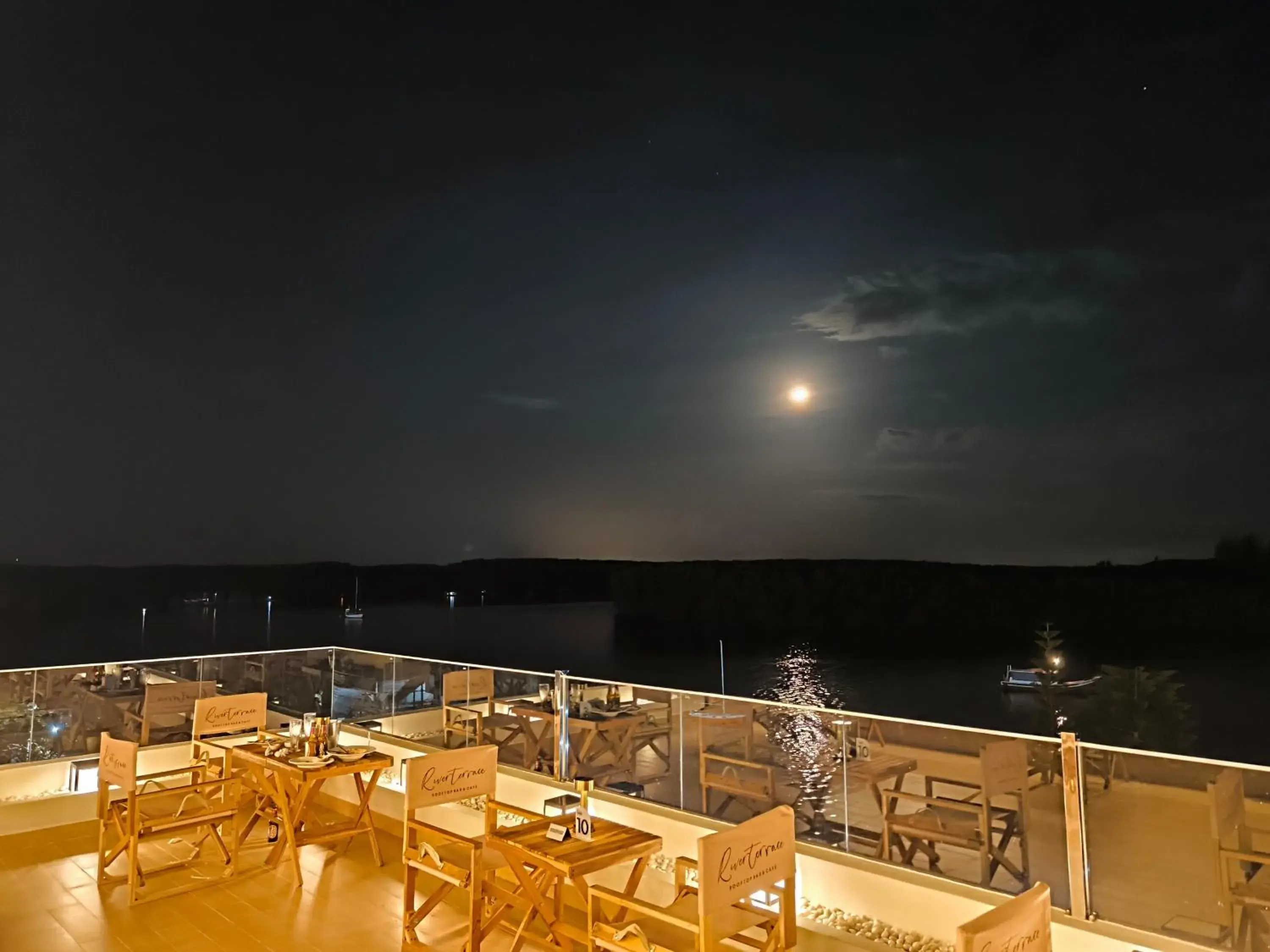 Restaurant/places to eat in Krabi River Hotel Restaurant/places to eat in Krabi River Hotel