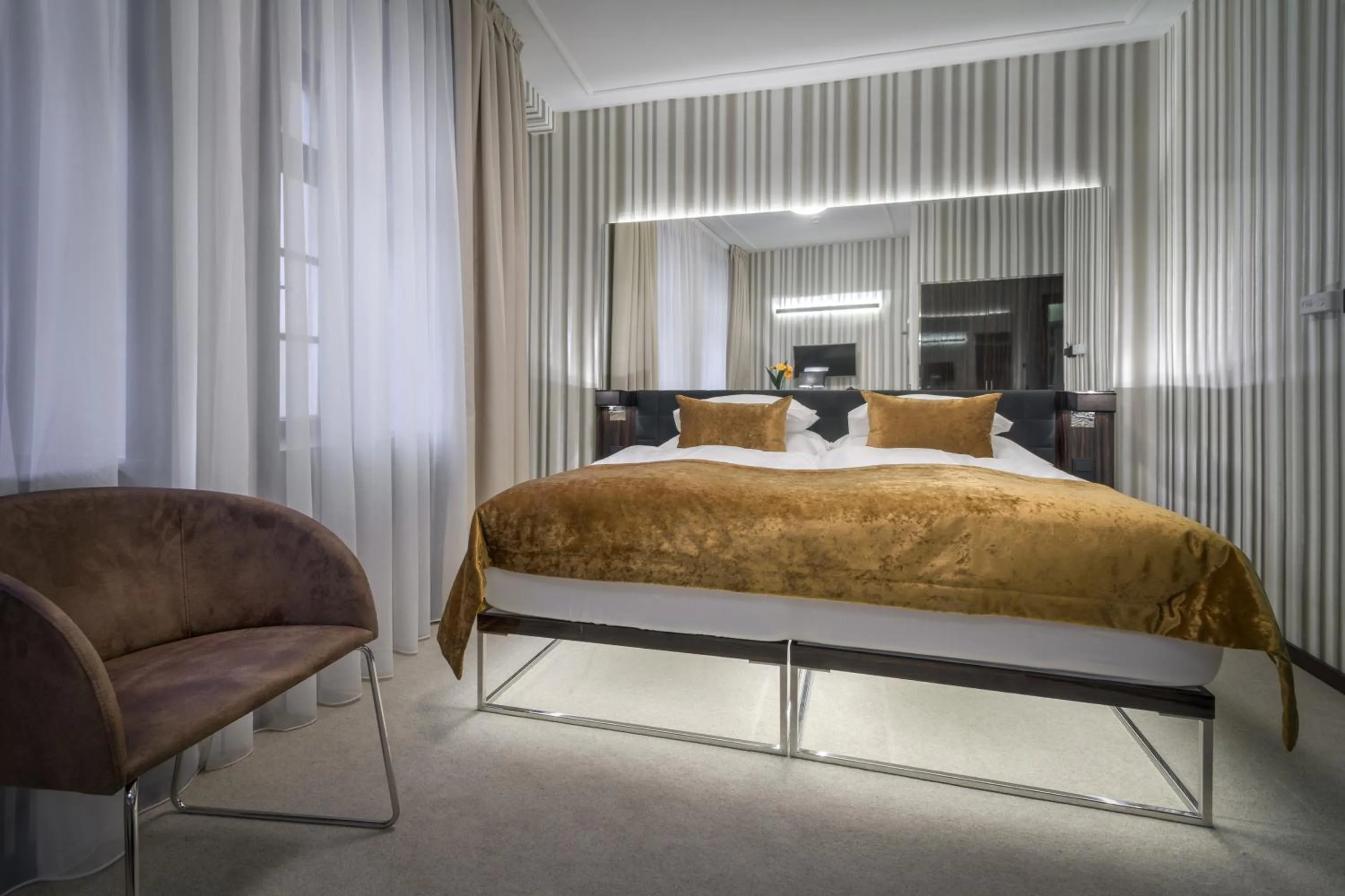 Bedroom, Bed in Clementin