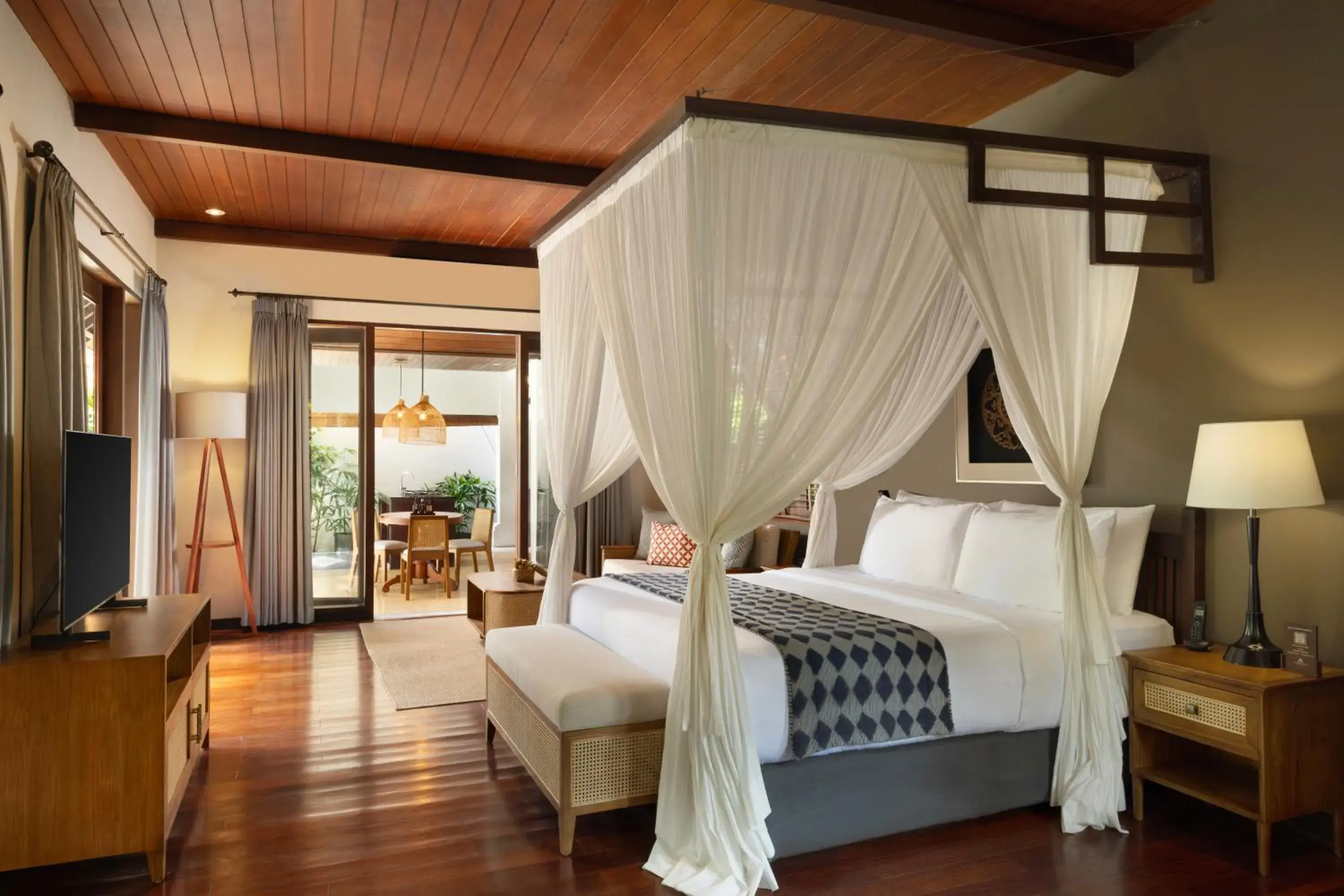 Coffee/tea facilities, Bed in Alaya Dedaun Kuta Coffee/tea facilities, Bed in Alaya Dedaun Kuta