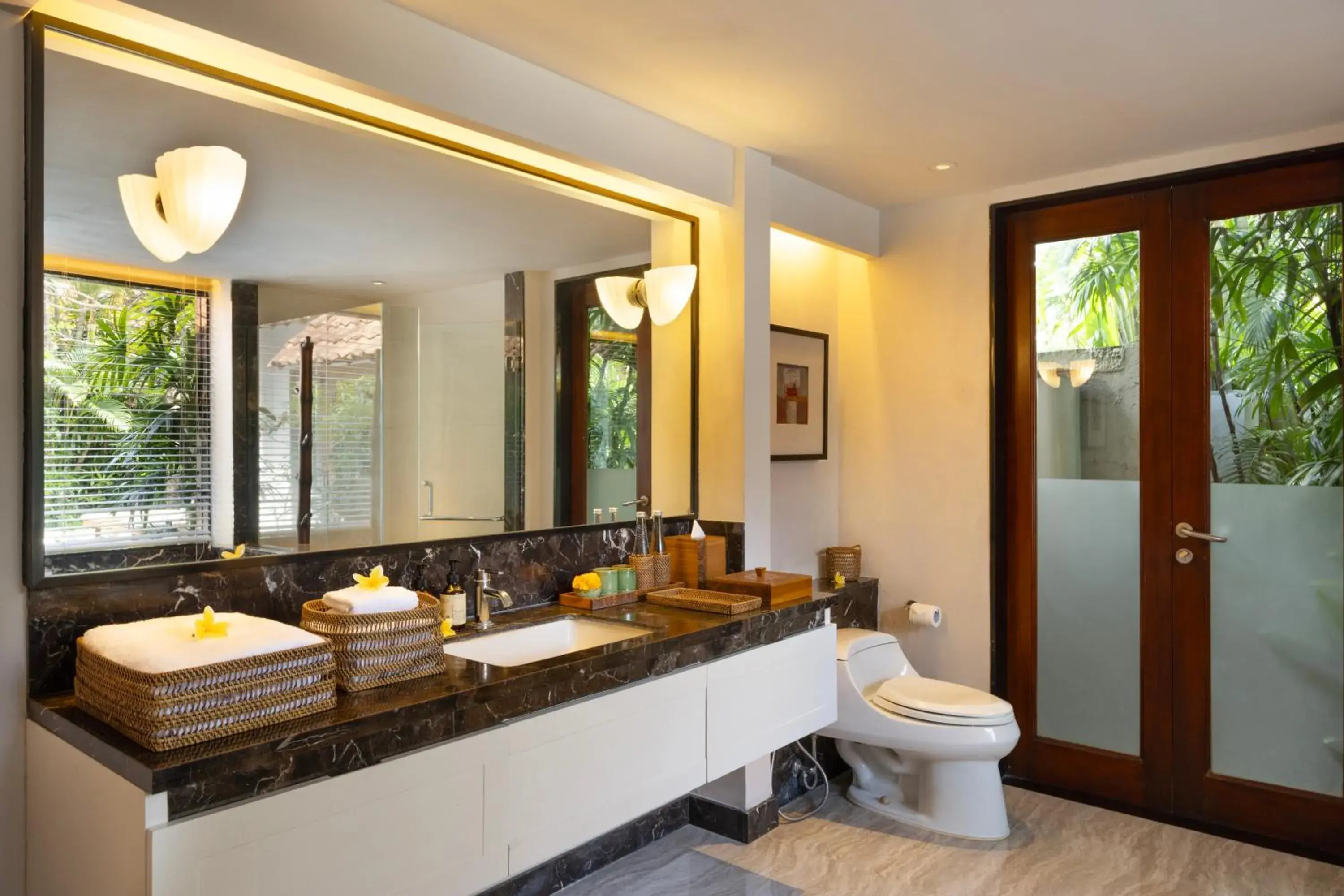 Bathroom in Alaya Dedaun Kuta Bathroom in Alaya Dedaun Kuta