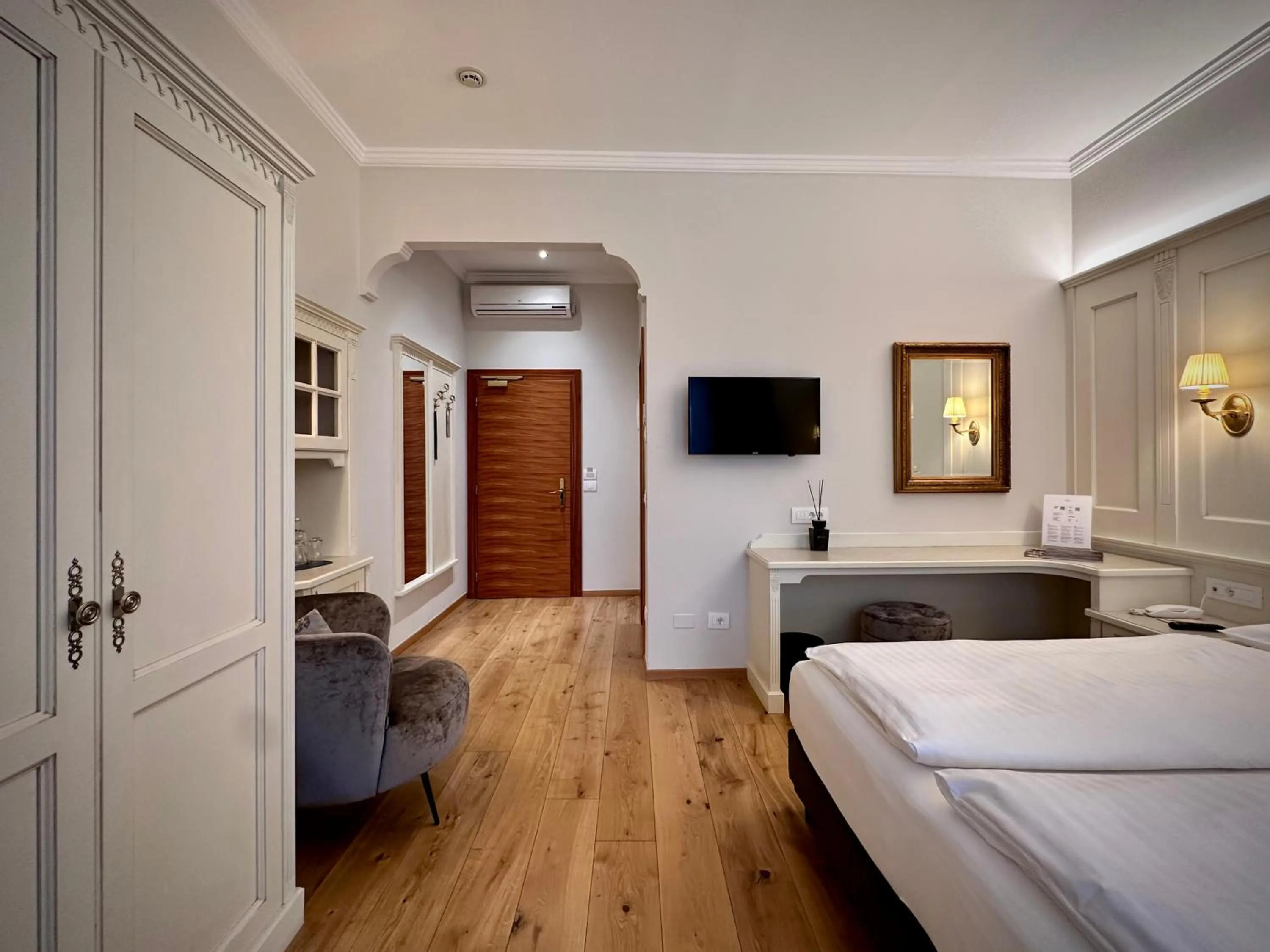 Bed in Windsor Merano Hotel & Suites