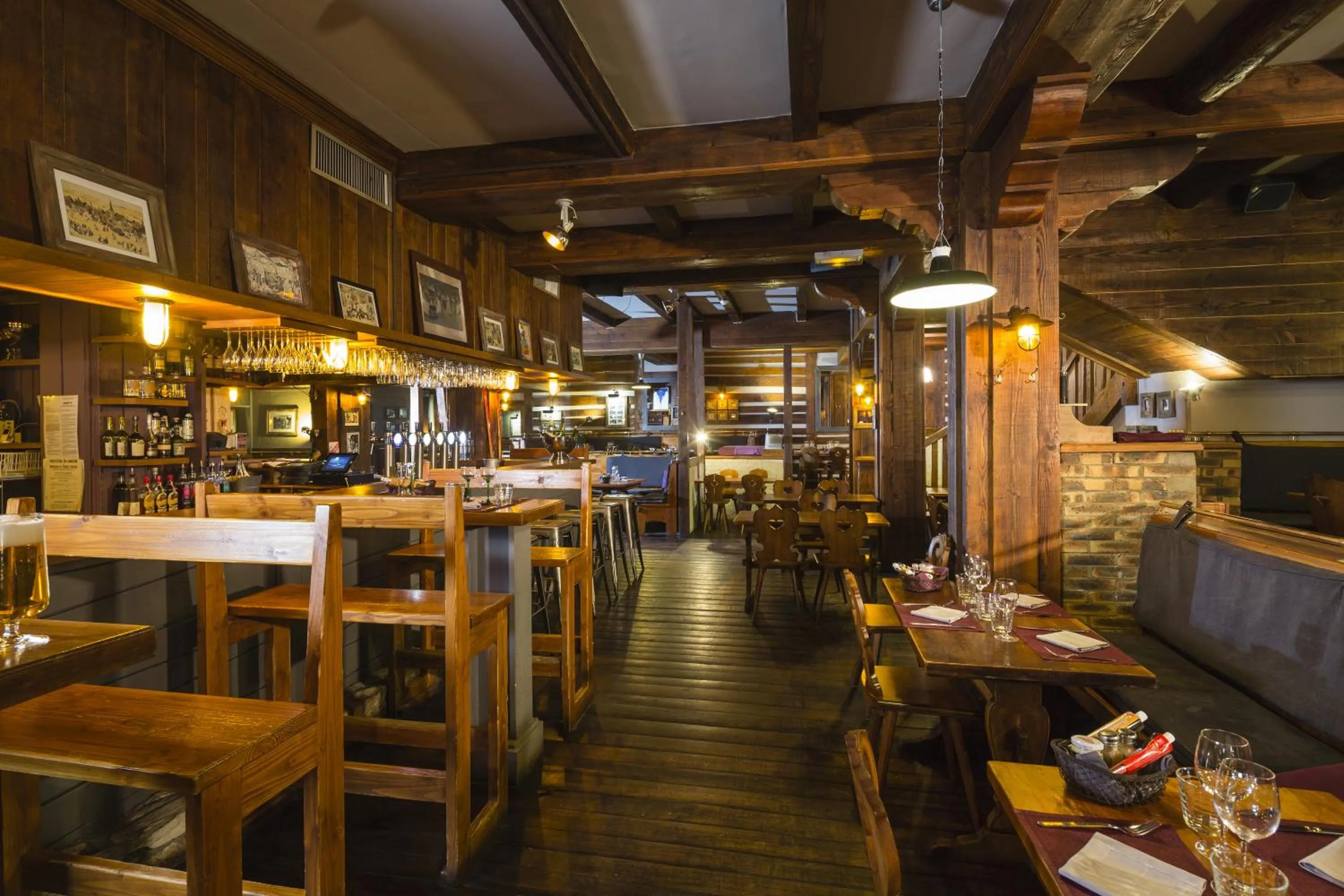 Restaurant/places to eat in Hotel Kandahar