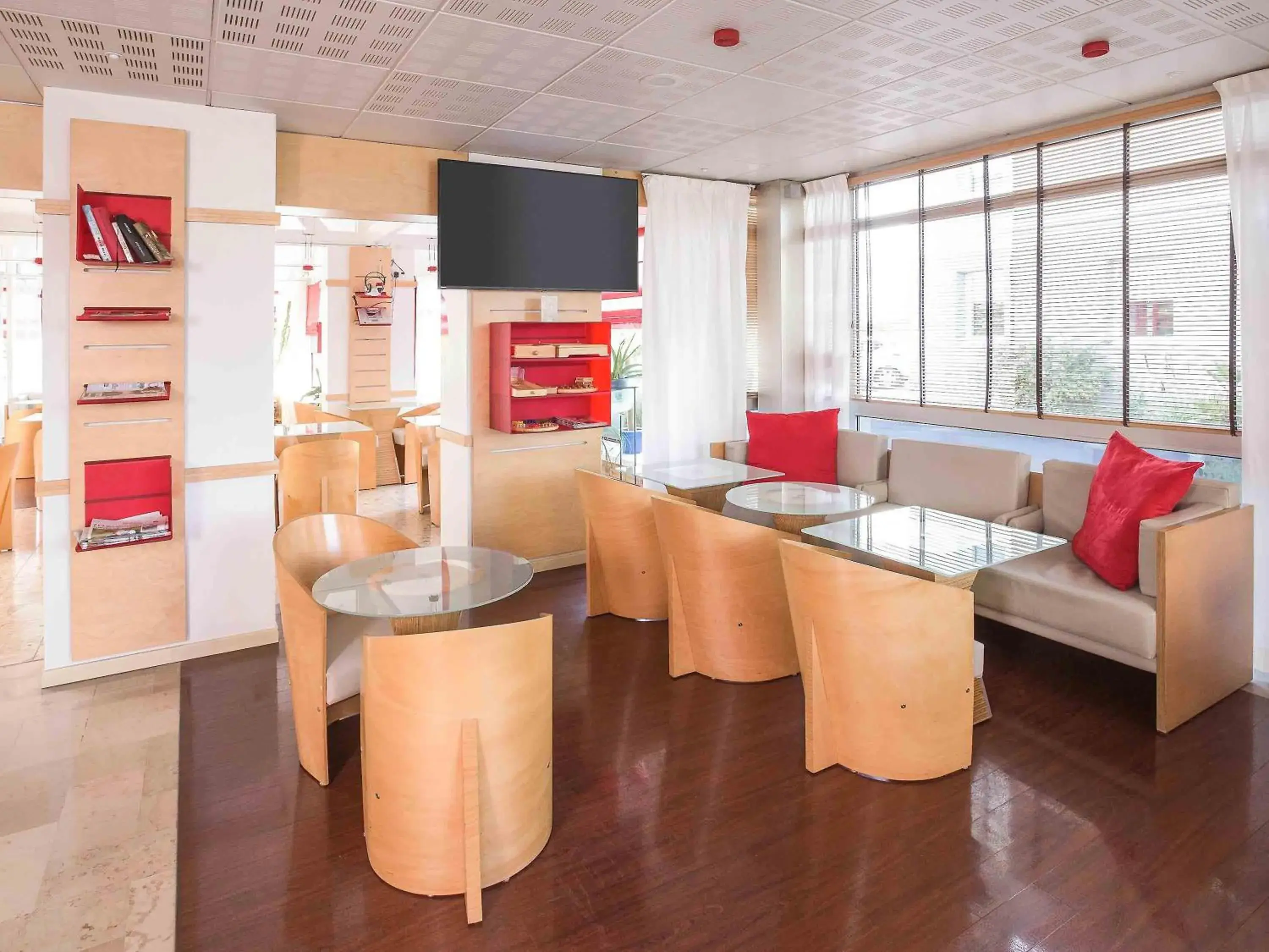 Restaurant/places to eat in ibis Saint Brieuc Yffiniac Restaurant/places to eat in ibis Saint Brieuc Yffiniac