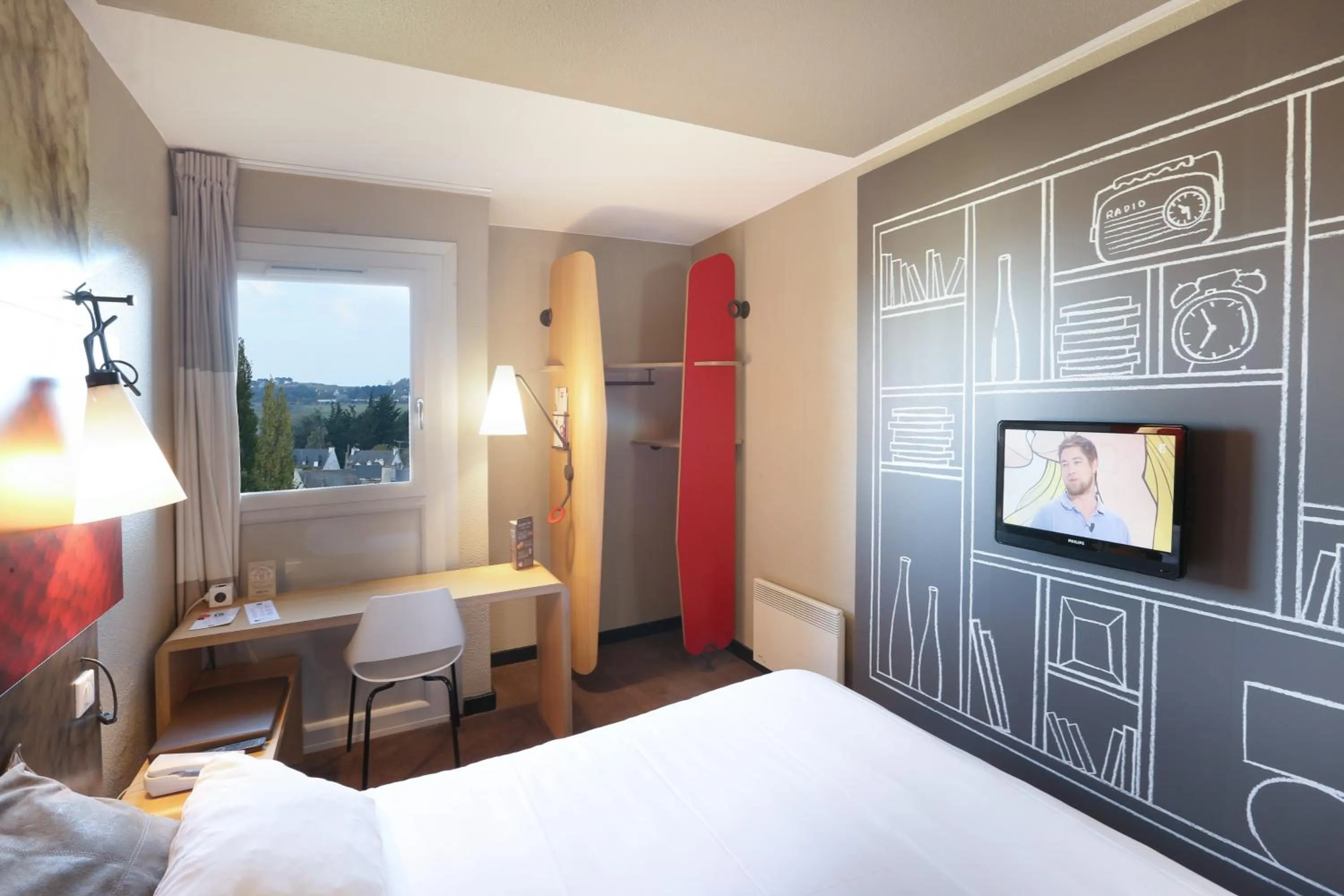 Photo of the whole room, Bed in ibis Saint Brieuc Yffiniac