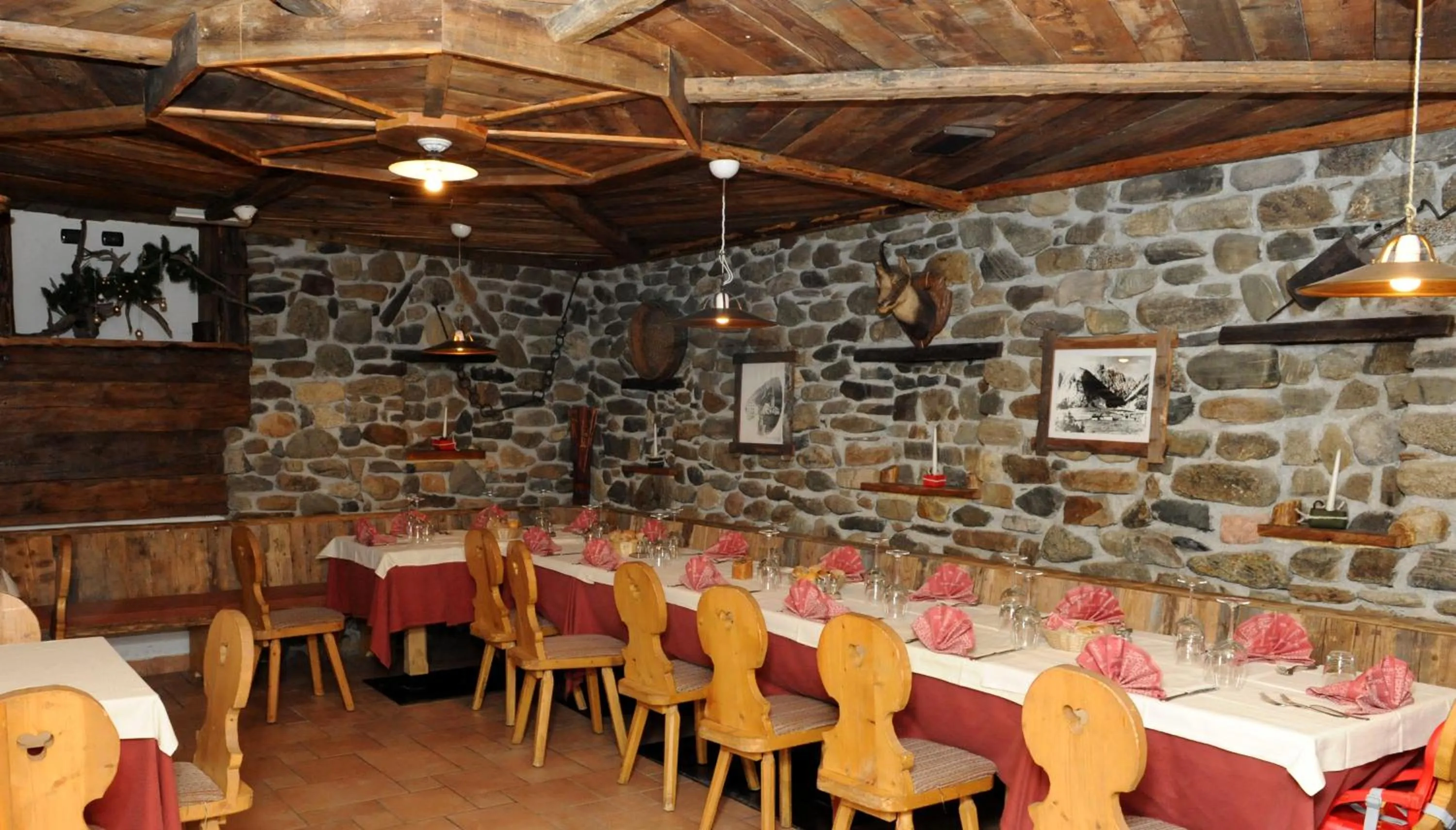 Restaurant/Places to Eat in Hotel Helvetia