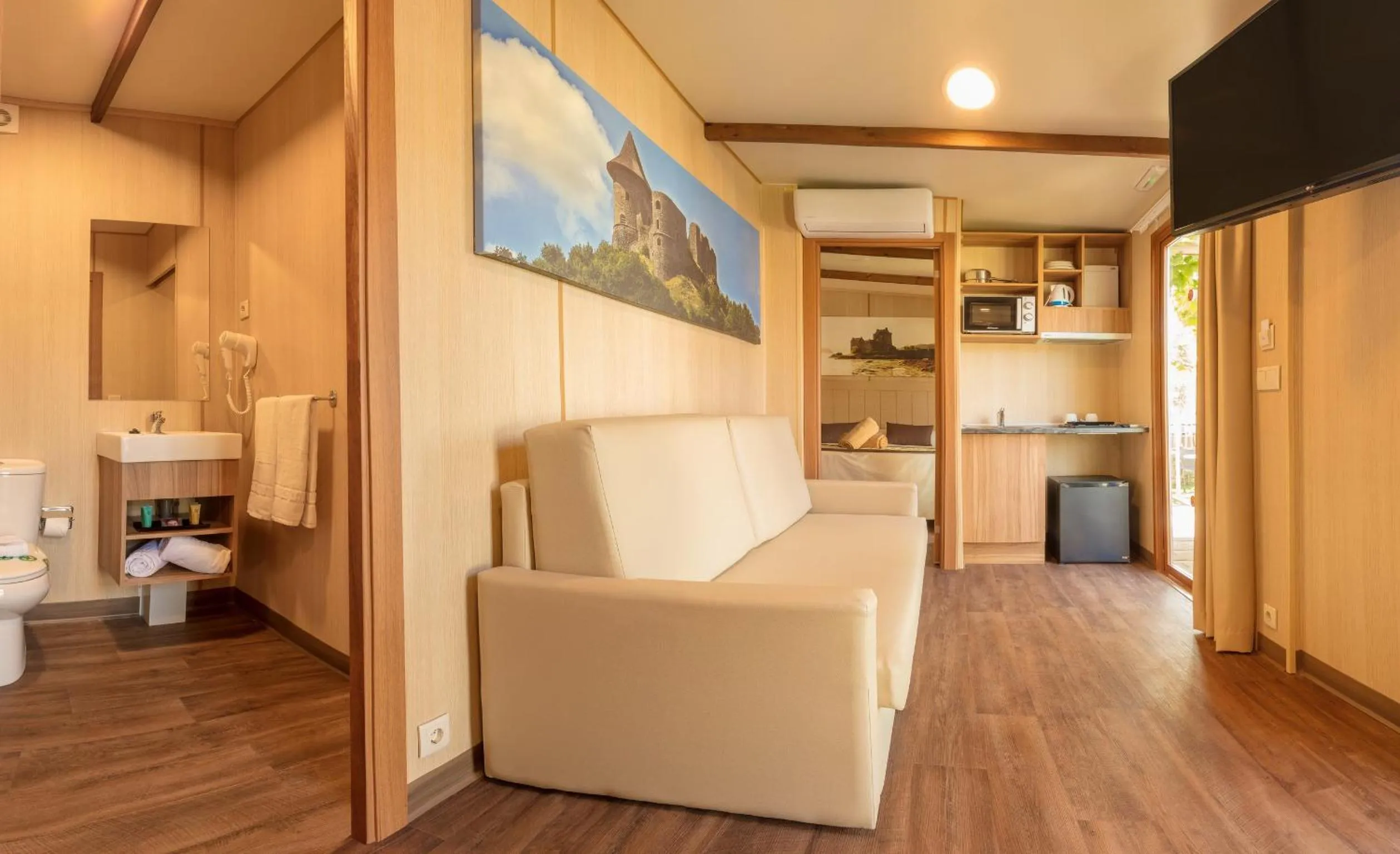 Dining area in Magic Robin Hood