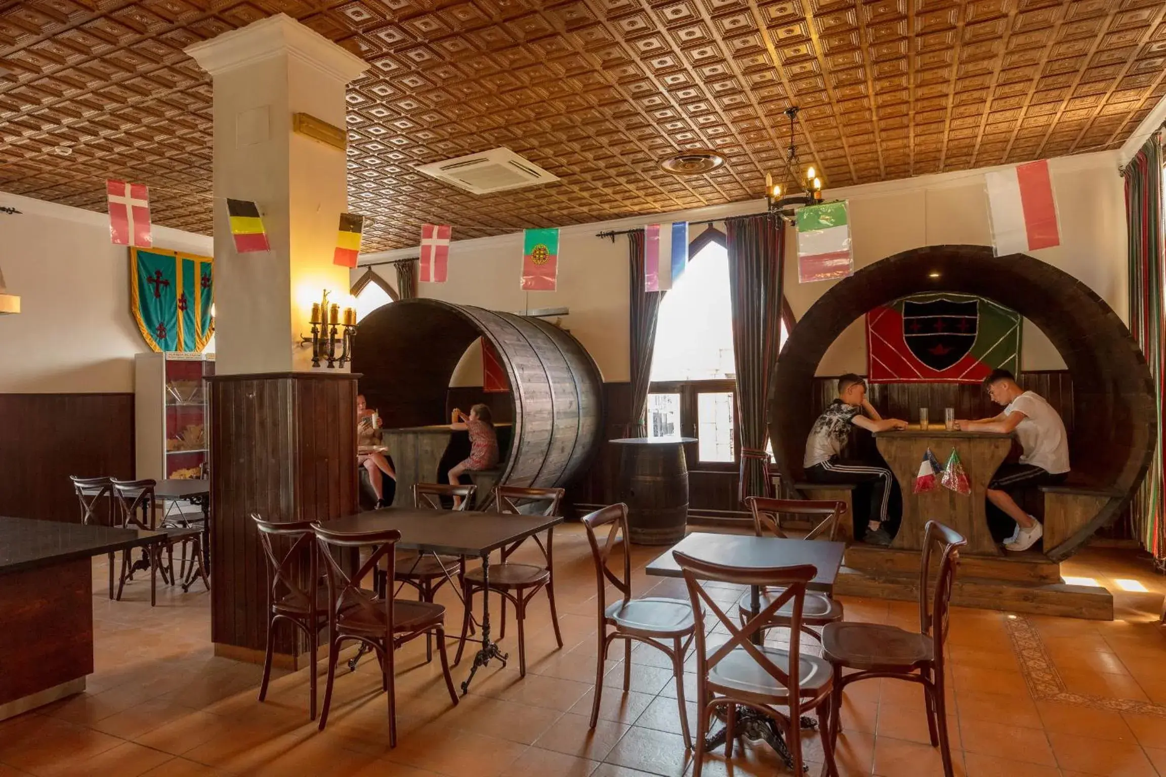 Restaurant/places to eat in Magic Robin Hood Restaurant/places to eat in Magic Robin Hood