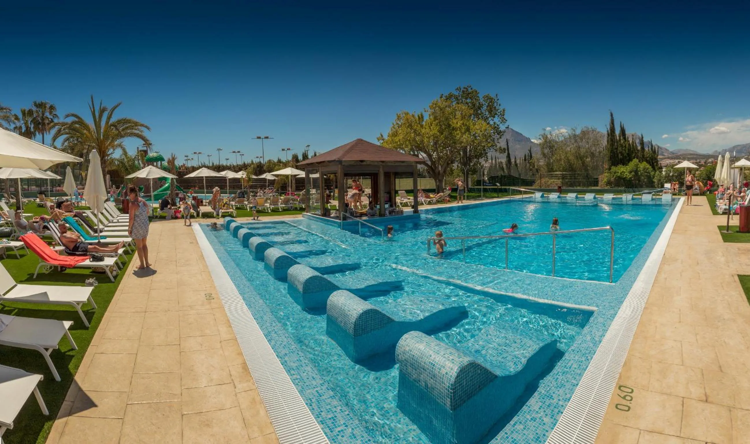 Swimming pool in Magic Robin Hood