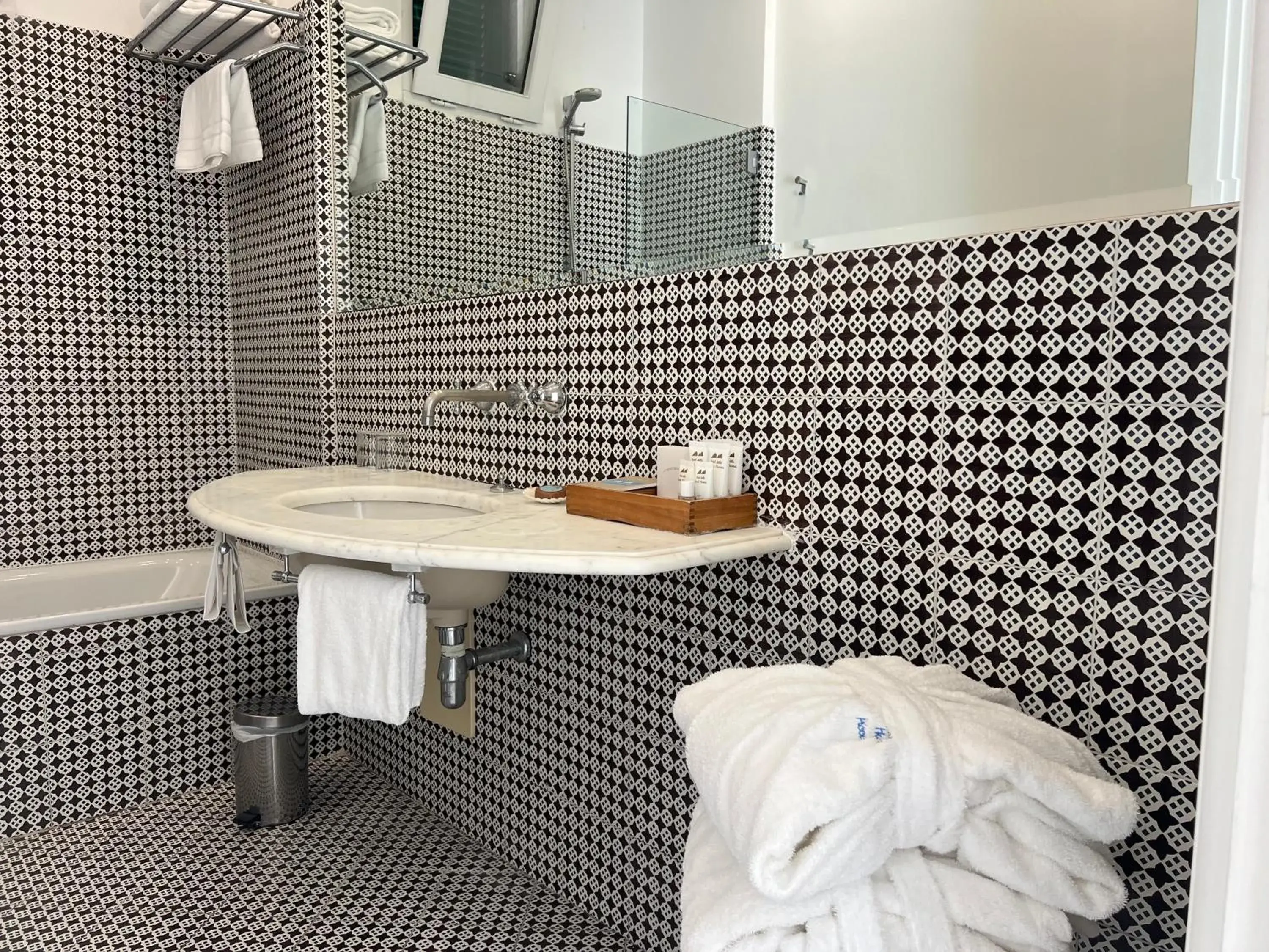 Junior Suite with Mountain View in Hotel Della Piccola Marina Junior Suite with Mountain View in Hotel Della Piccola Marina