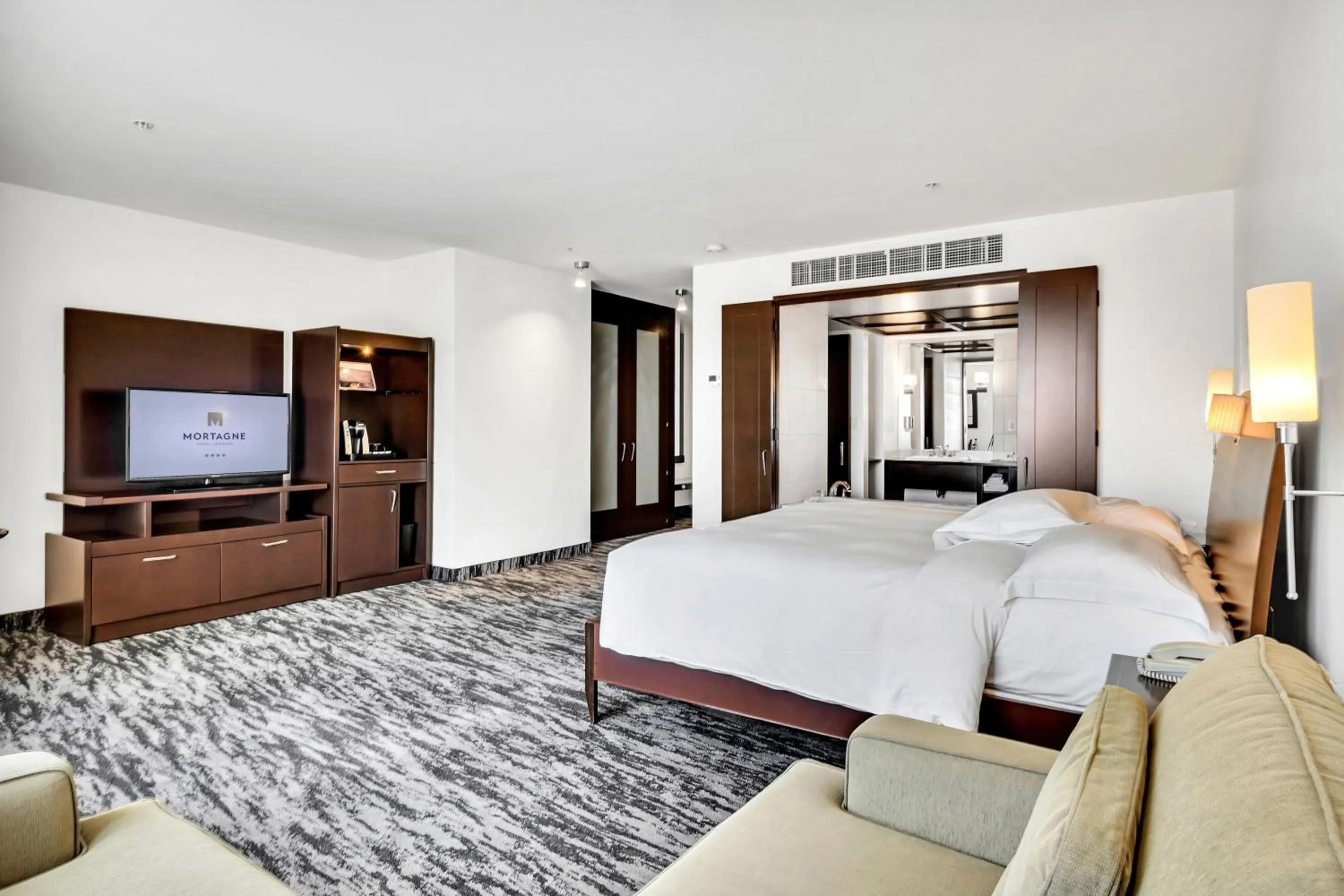 Bedroom, Bed in Hotel Mortagne