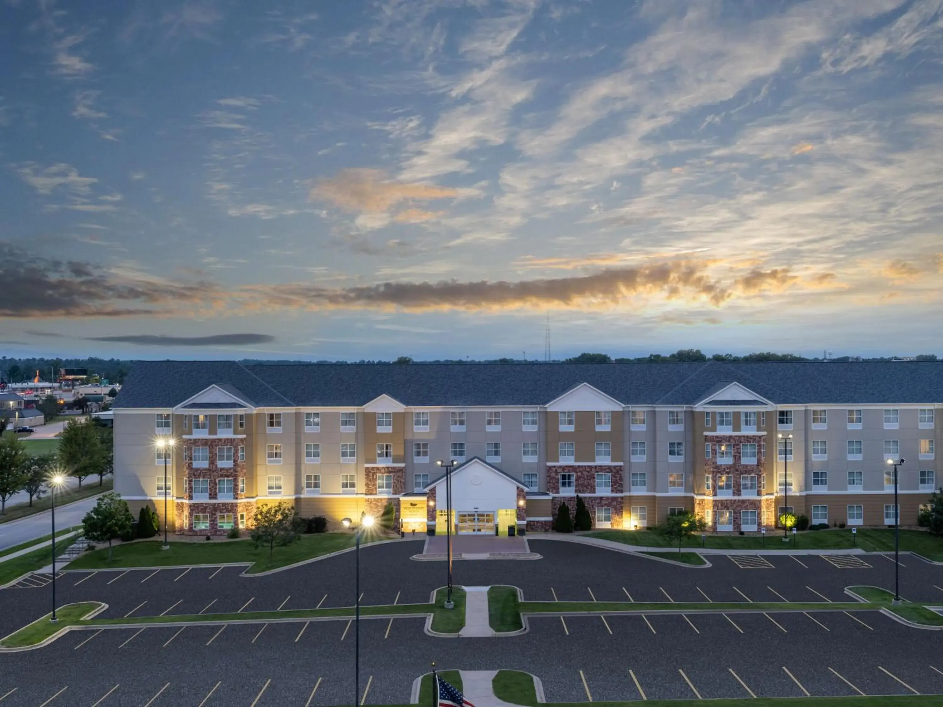 Property building in Homewood Suites by Hilton Cedar Rapids-North Property building in Homewood Suites by Hilton Cedar Rapids-North