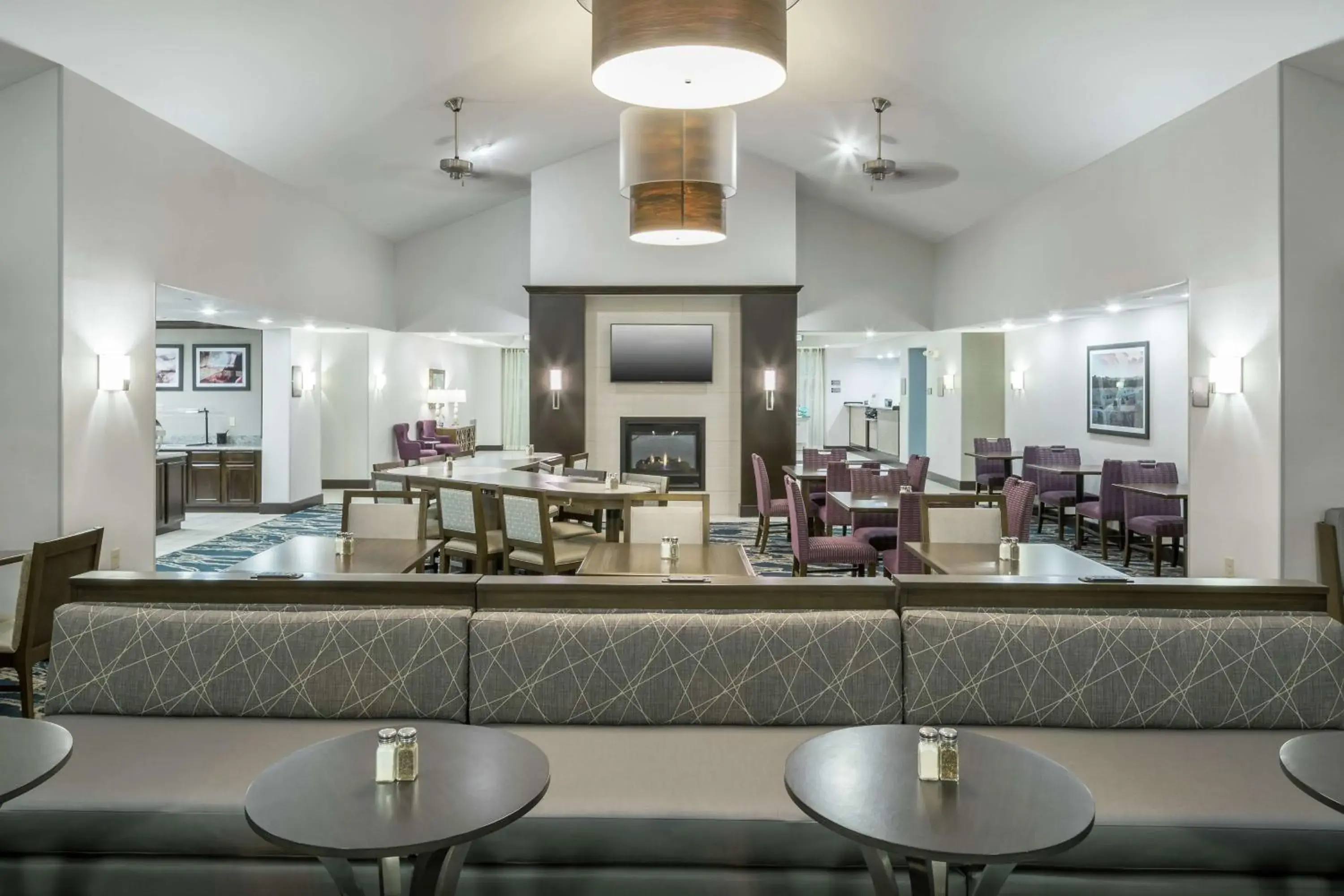 Lobby or reception in Homewood Suites by Hilton Cedar Rapids-North Lobby or reception in Homewood Suites by Hilton Cedar Rapids-North