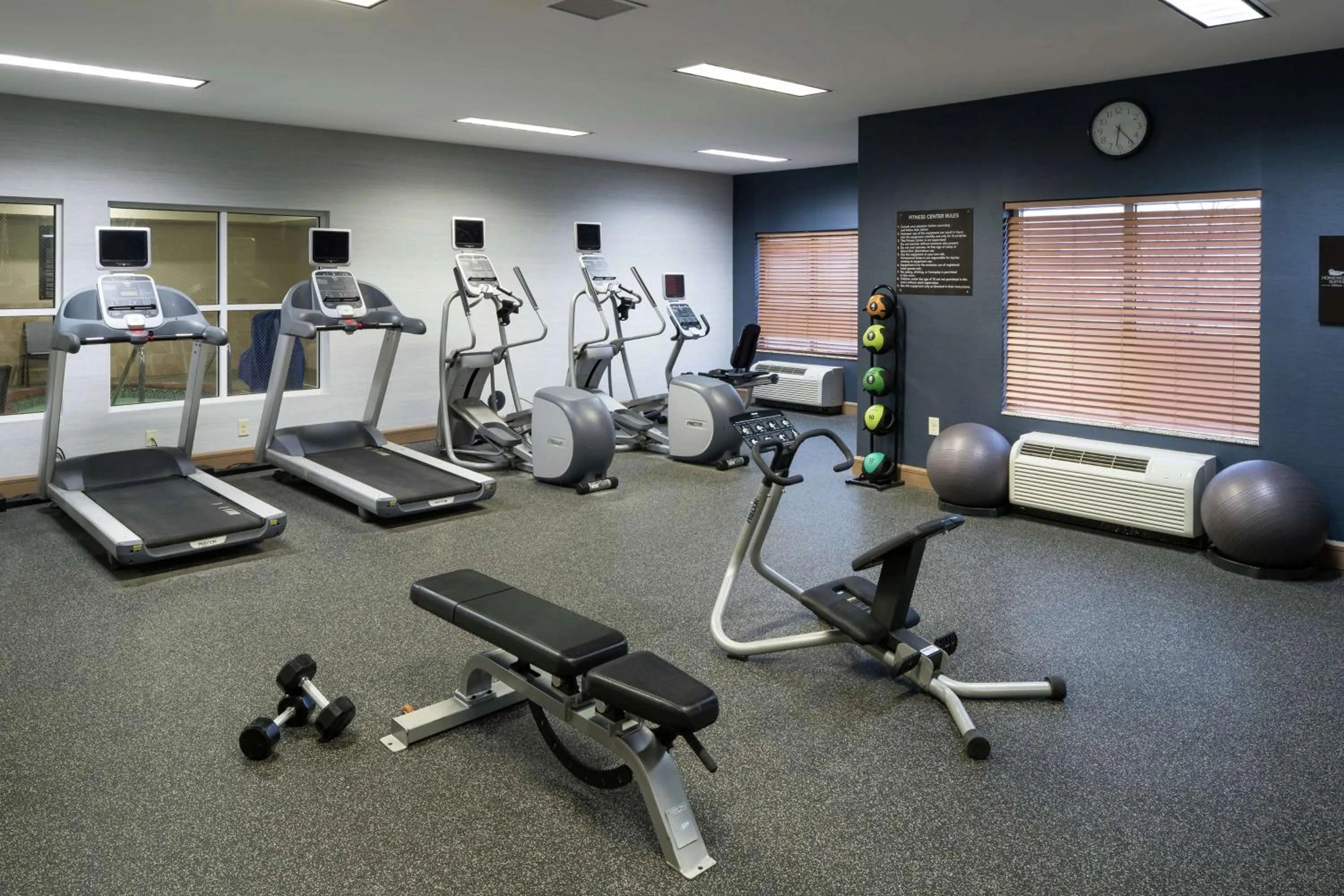 Fitness centre/facilities in Homewood Suites by Hilton Cedar Rapids-North