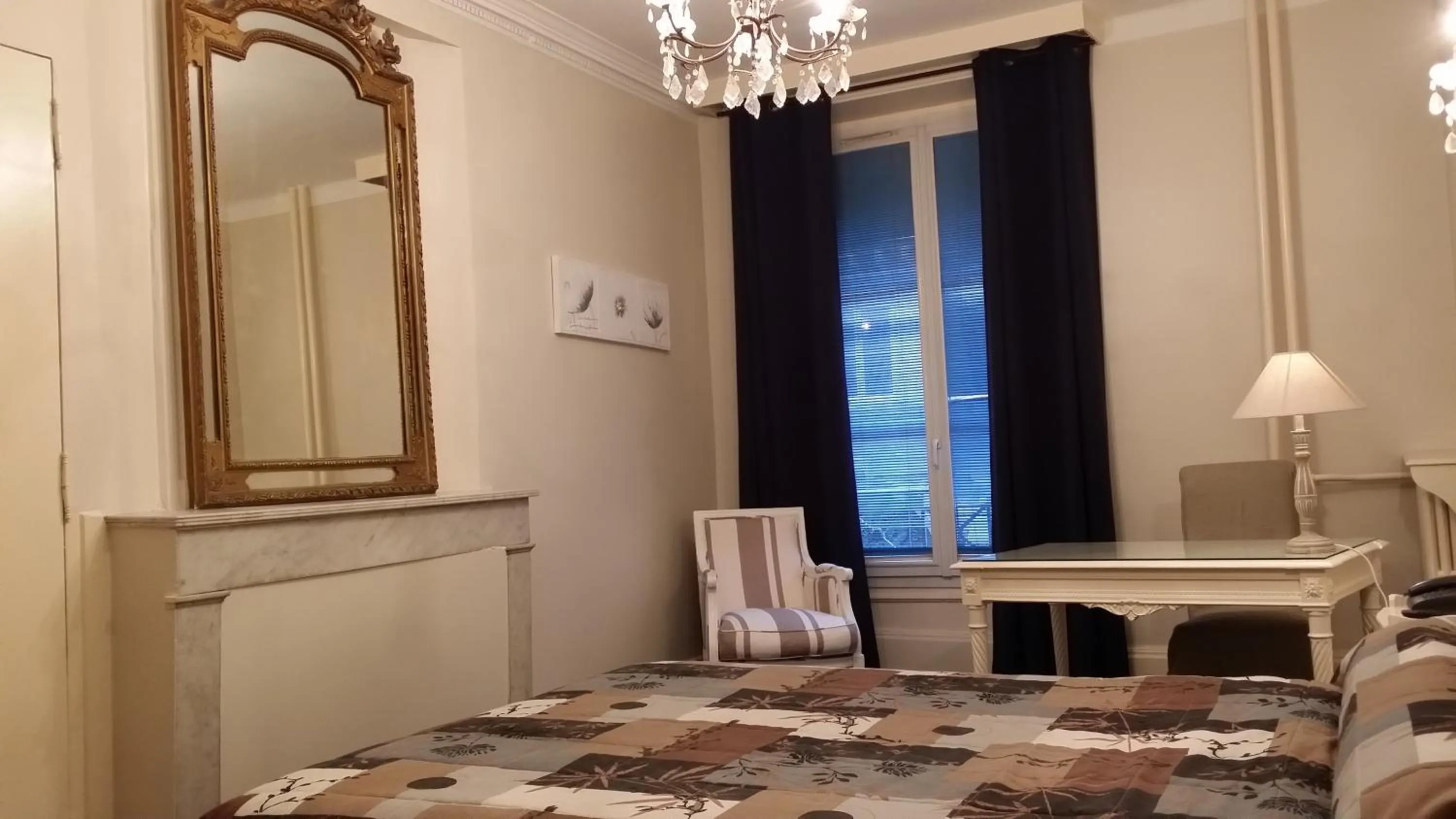 Bedroom, Bed in Hotel Azur