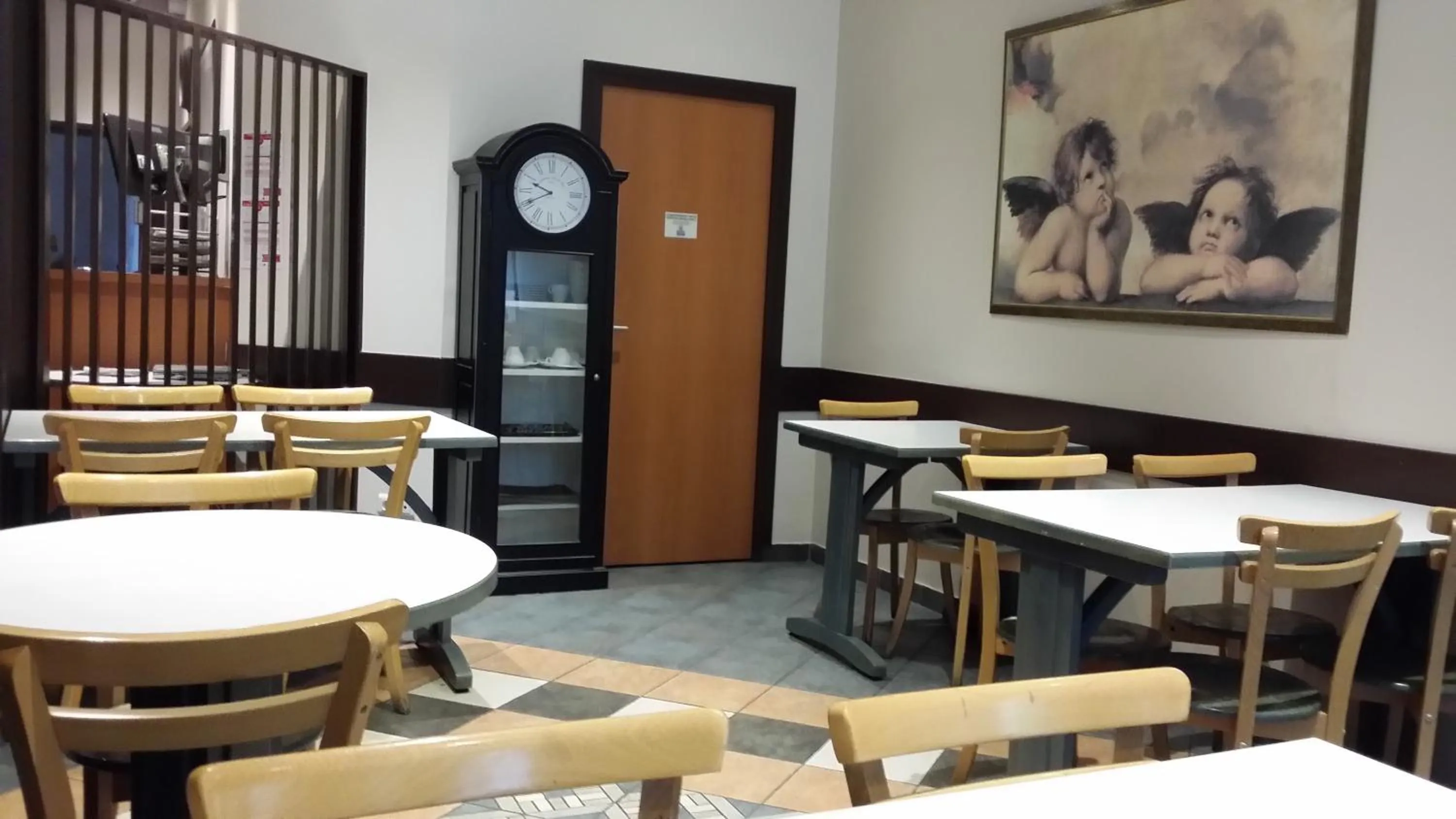 Restaurant/places to eat in Hotel Azur