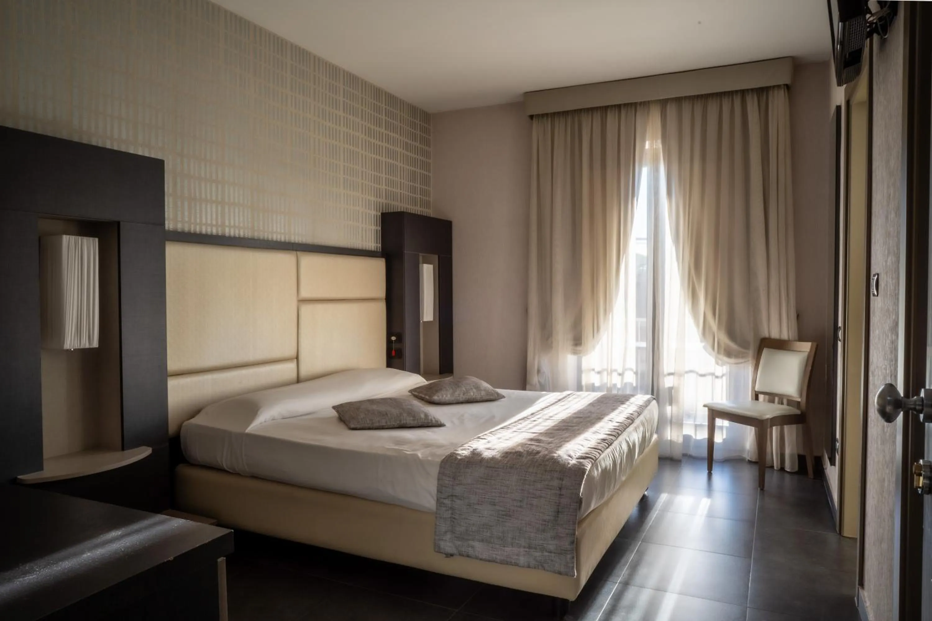 Breakfast, Bed in Hotel Premiere