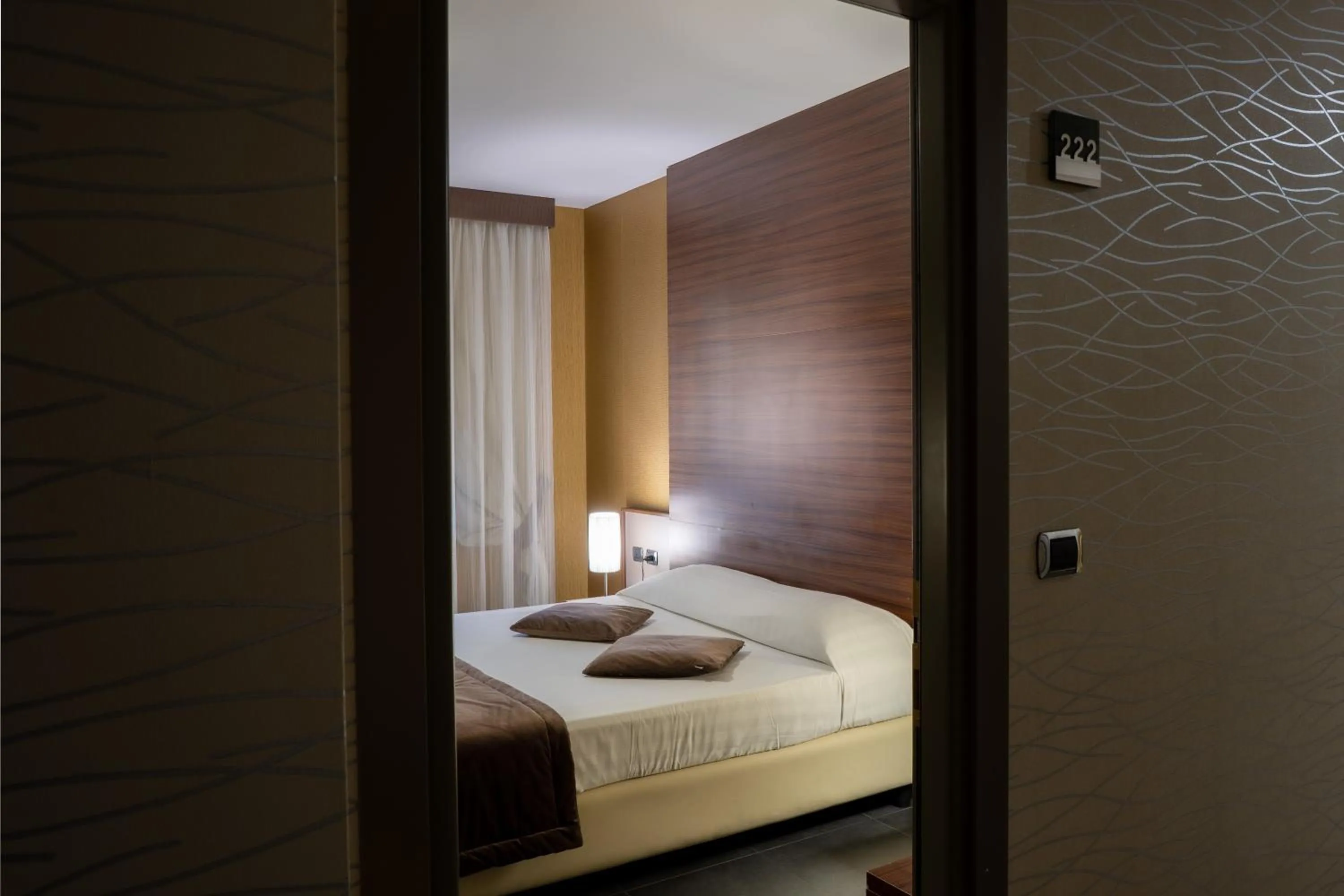 Property building, Bed in Hotel Premiere