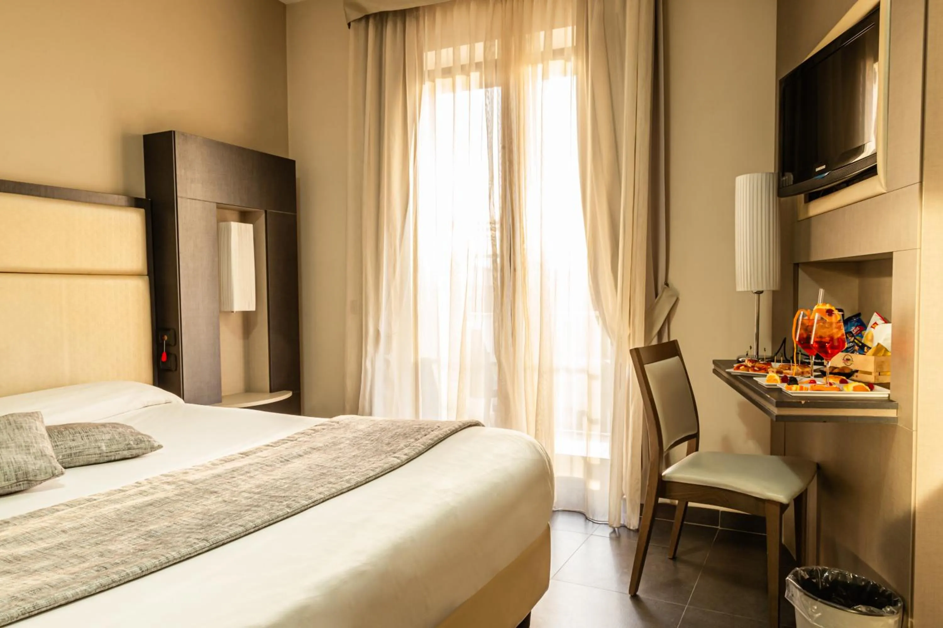 Photo of the whole room, Bed in Hotel Premiere