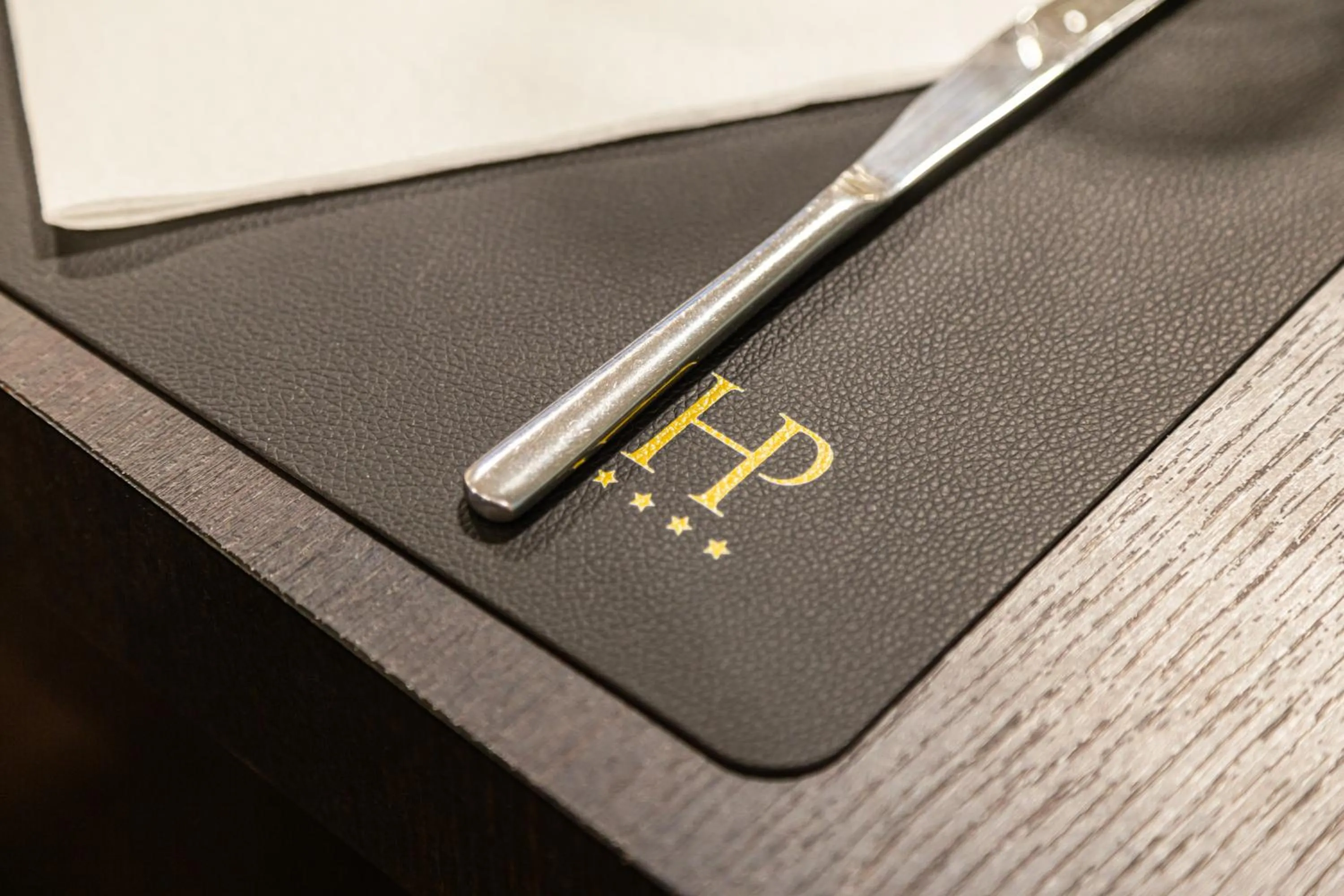 Restaurant/places to eat in Hotel Premiere