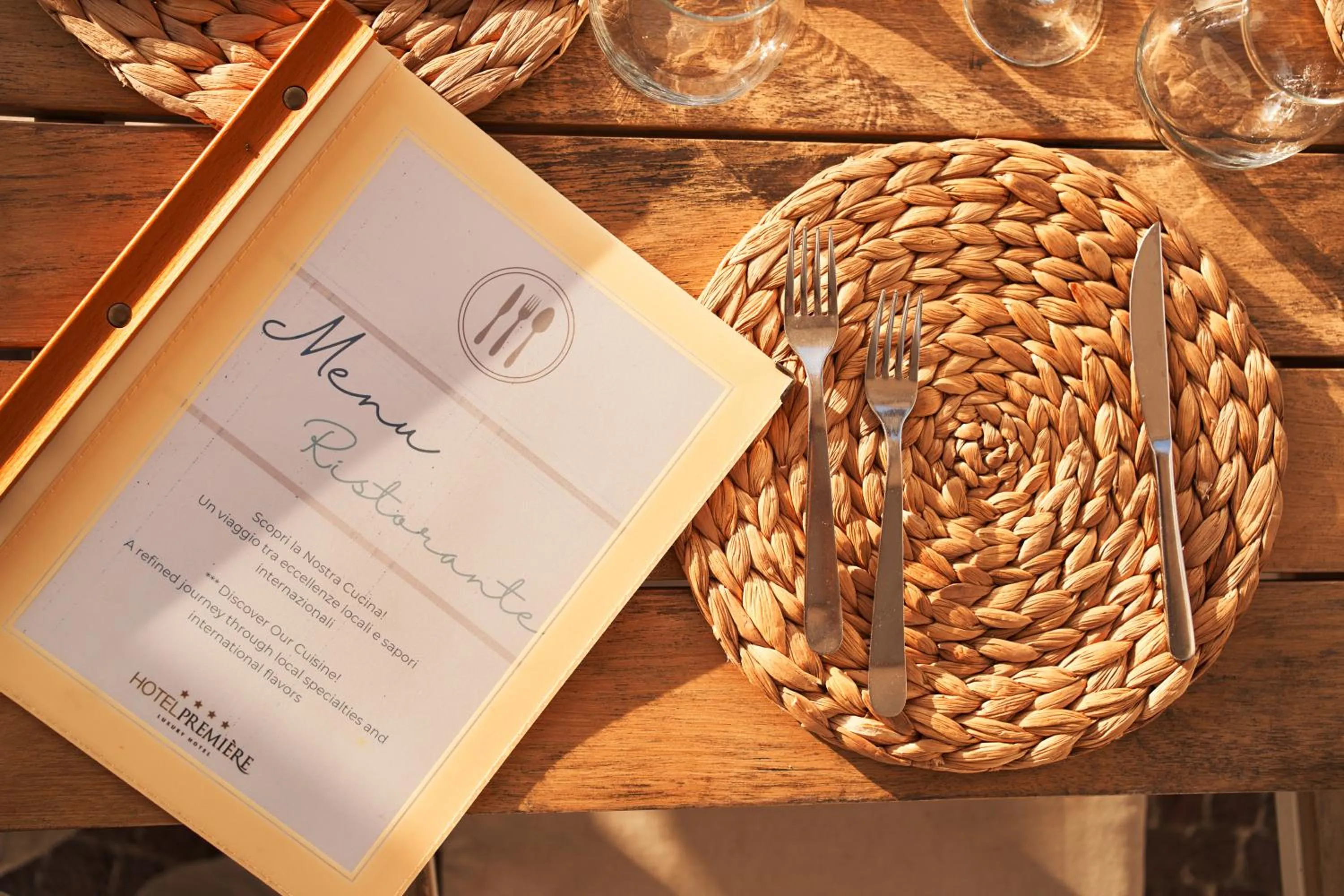 Restaurant/places to eat in Hotel Premiere