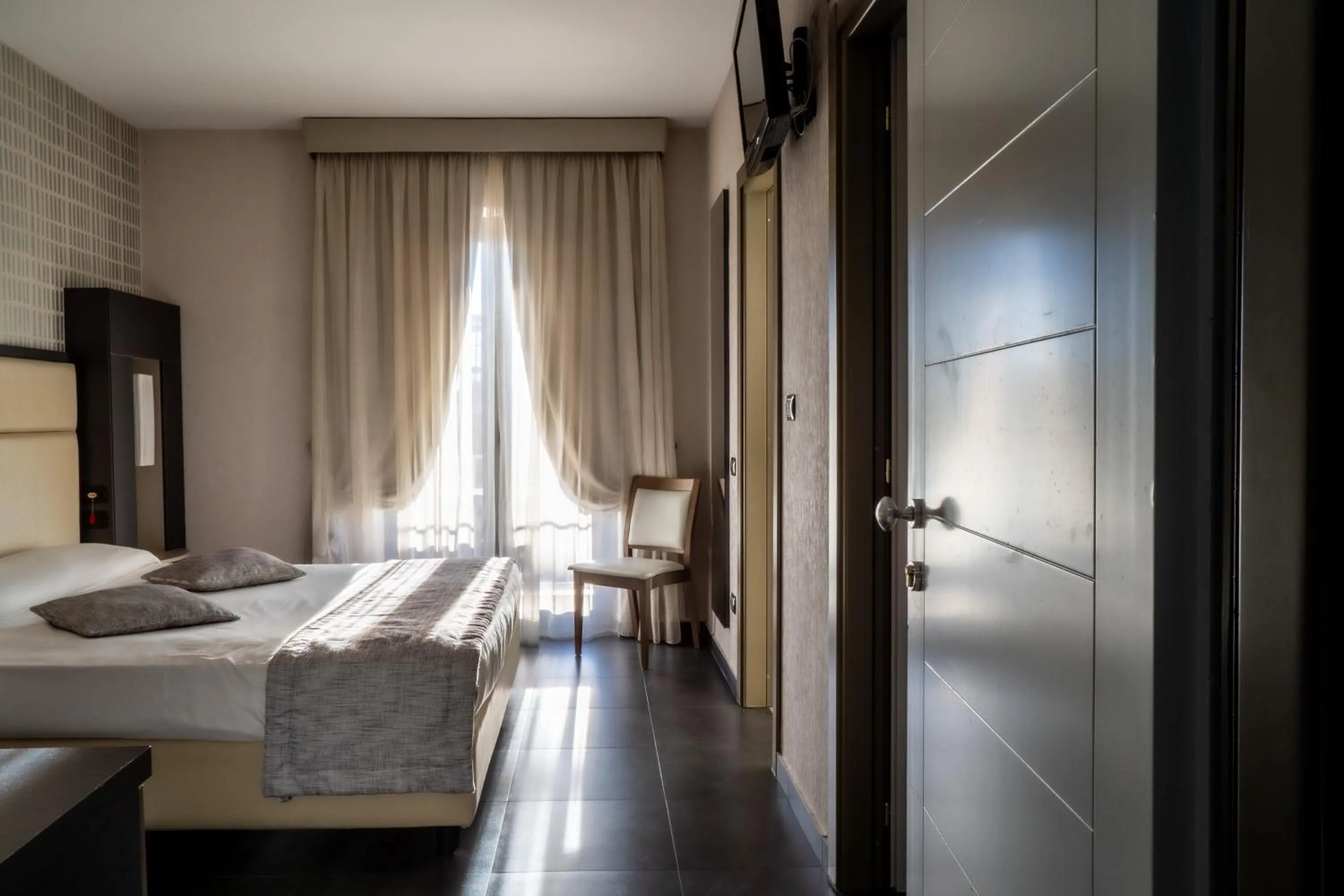 Breakfast, Bed in Hotel Premiere