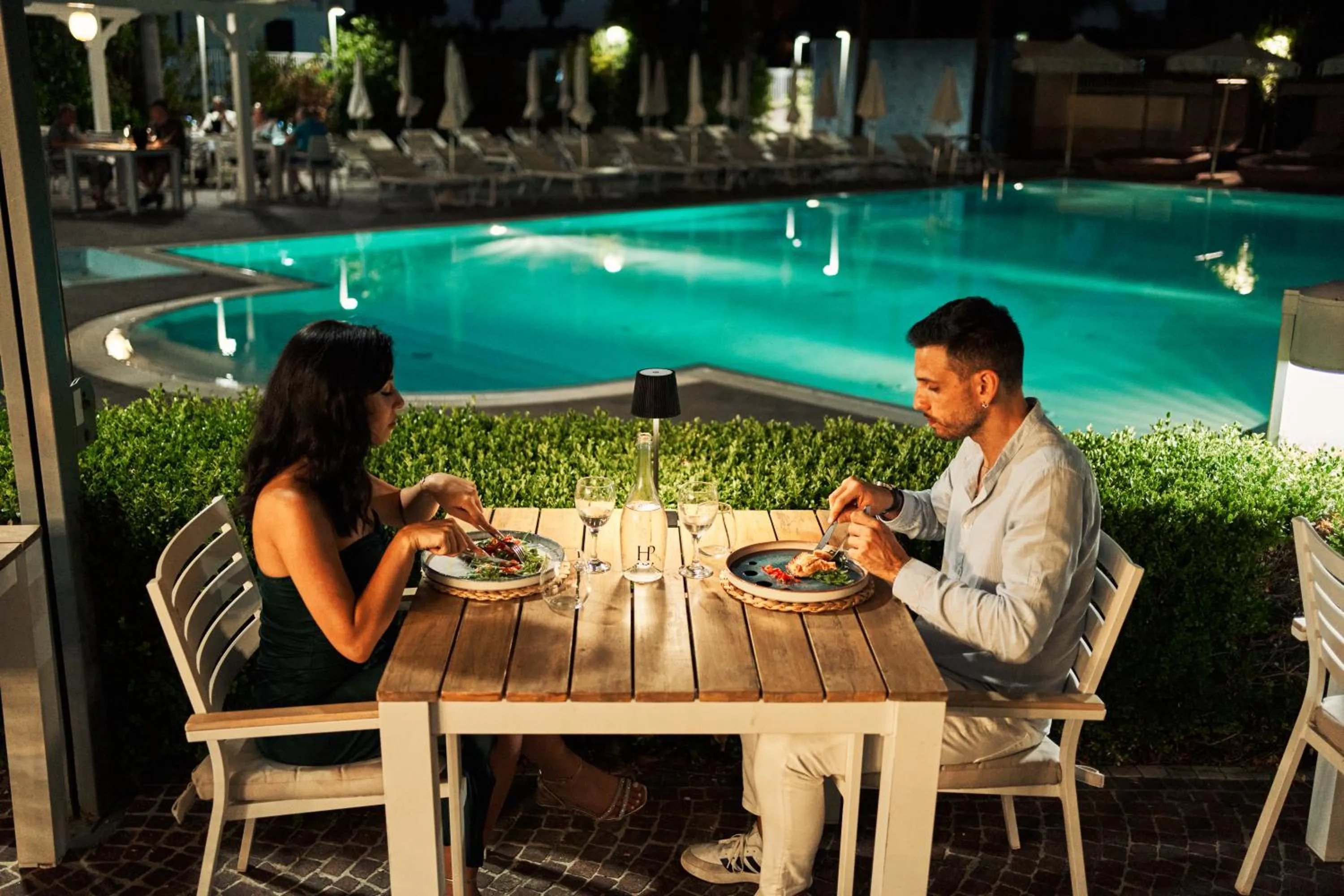 Restaurant/places to eat in Hotel Premiere