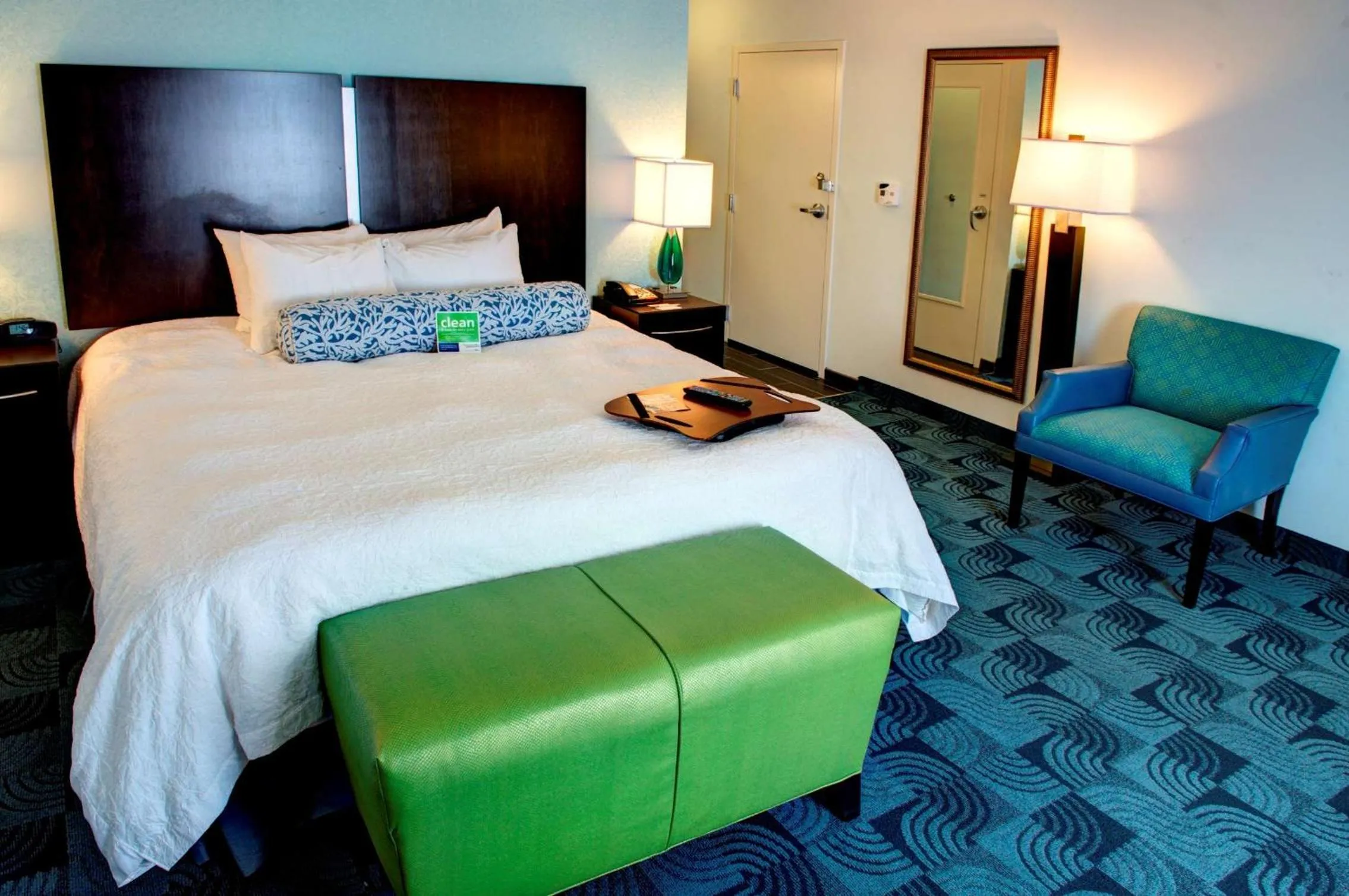 Bed in Hampton Inn and Suites Dallas/Lewisville-Vista Ridge Mall