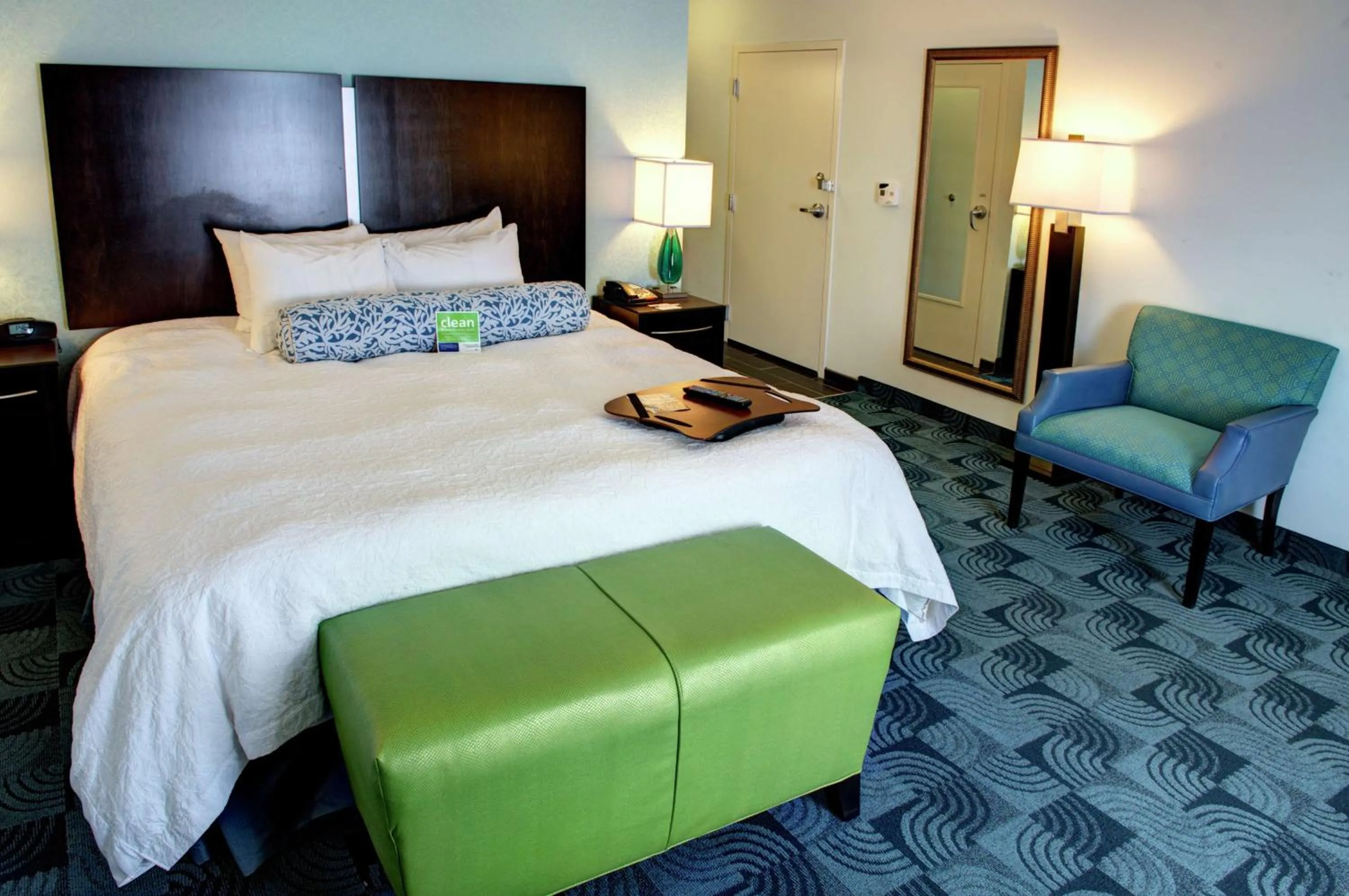 Bed in Hampton Inn and Suites Dallas/Lewisville-Vista Ridge Mall