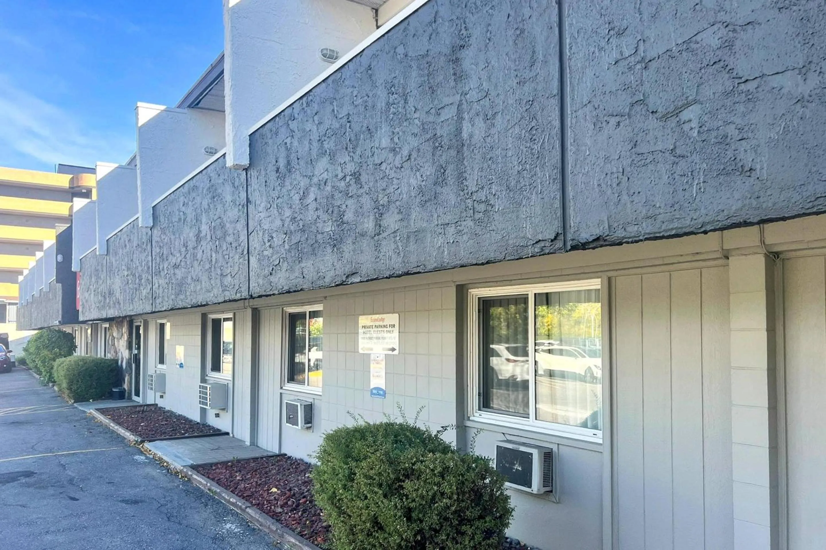 Property building in Econo Lodge Motel Village