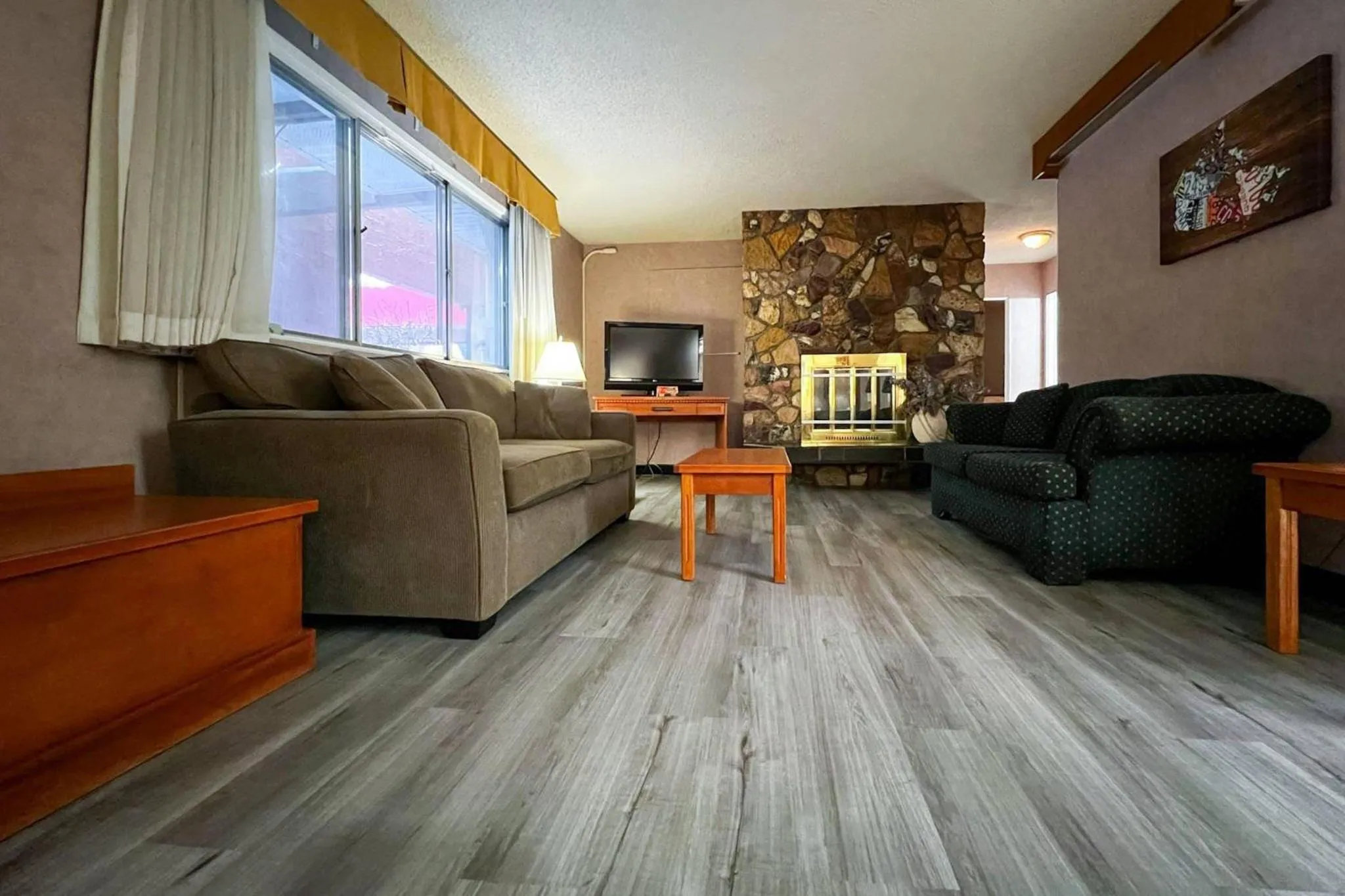 Bedroom in Econo Lodge Motel Village