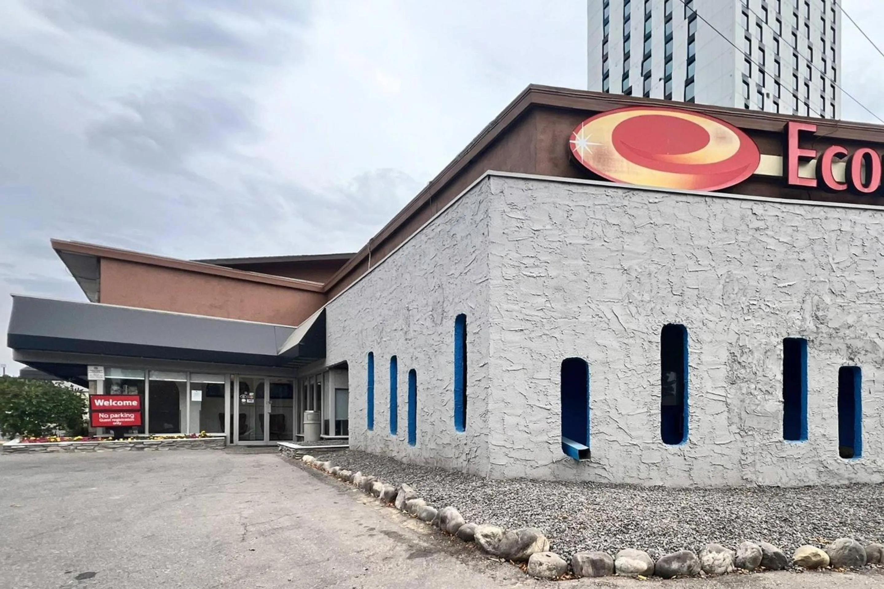 Property building in Econo Lodge Motel Village