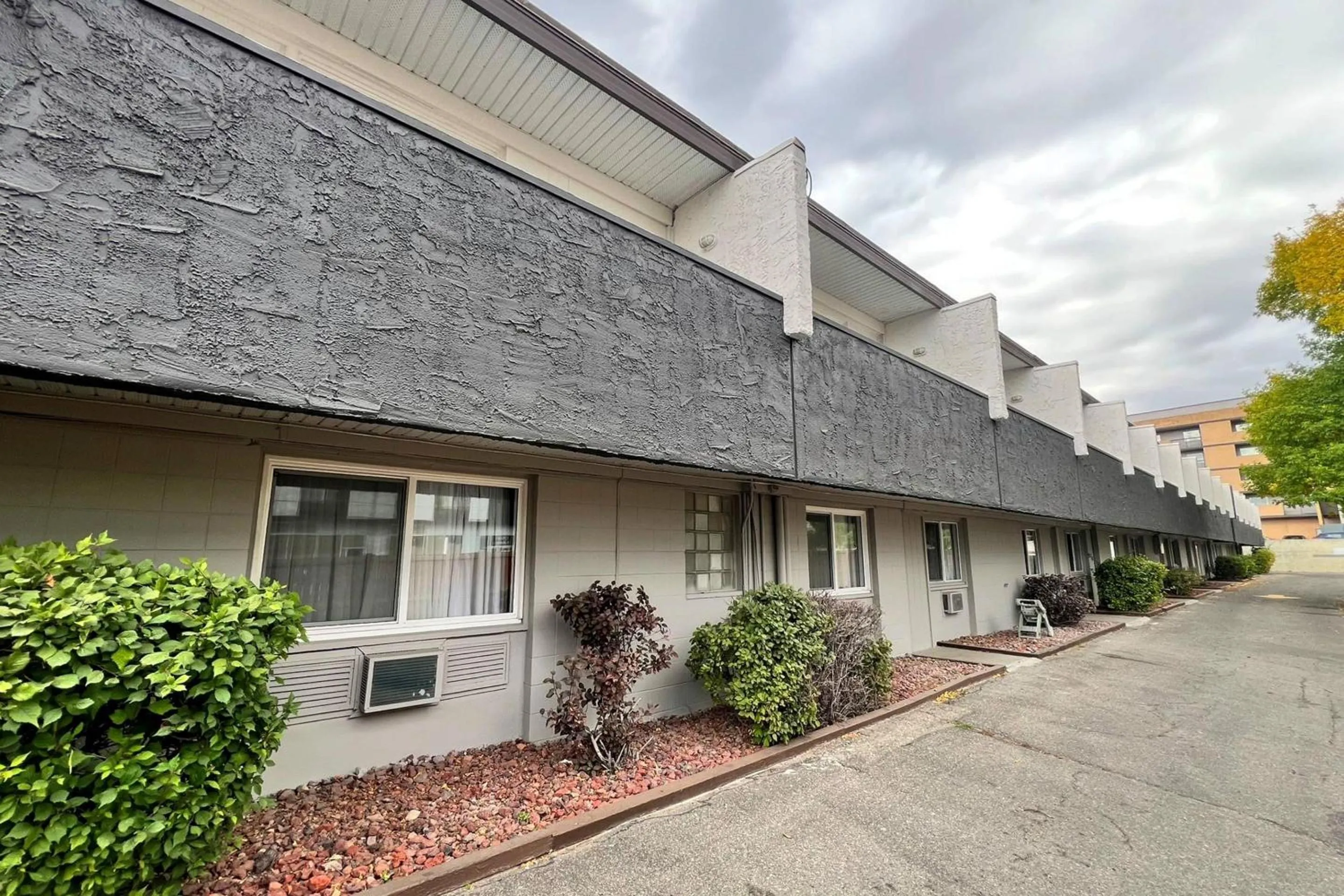 Property building in Econo Lodge Motel Village