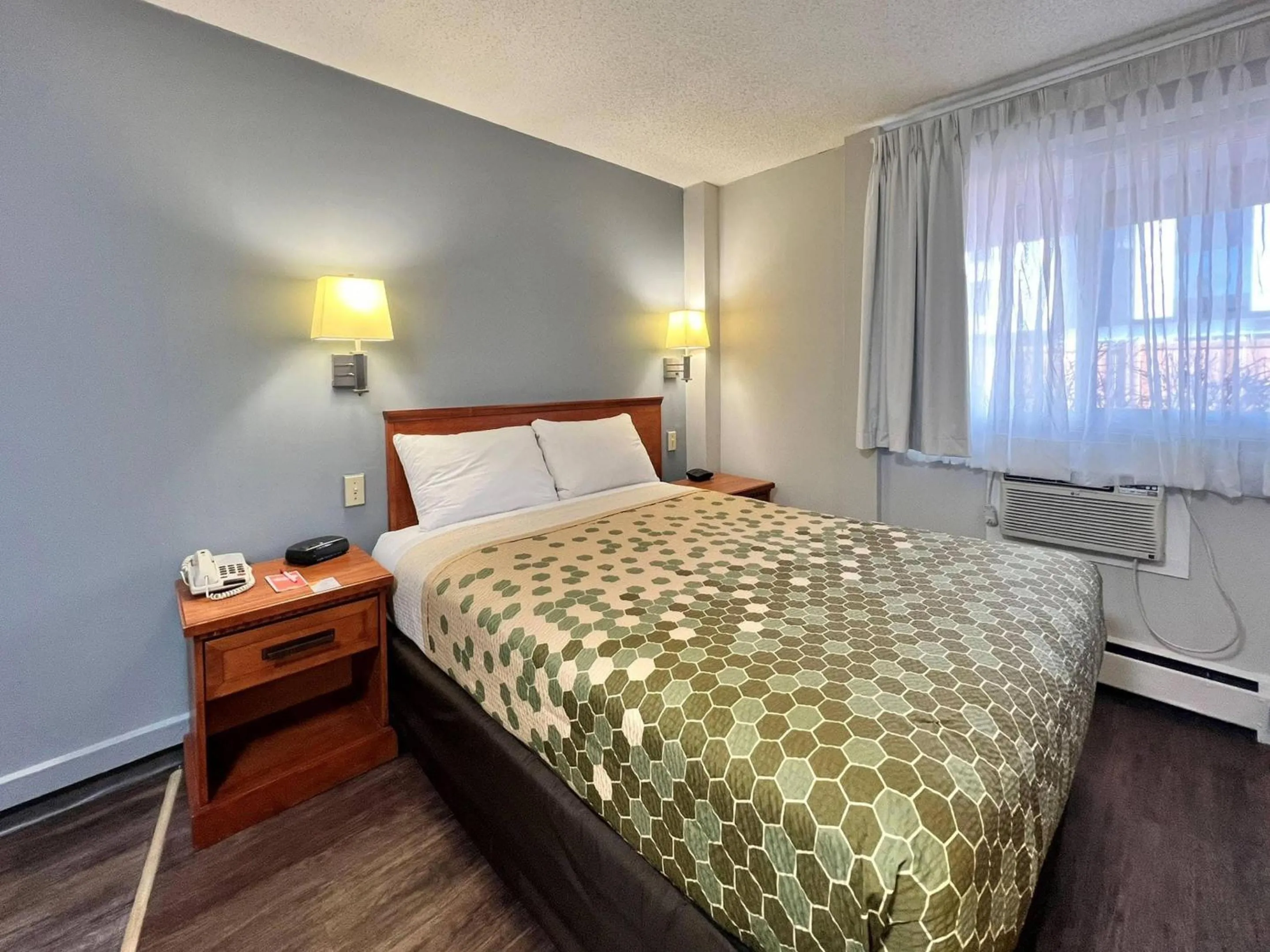 Bedroom, Bed in Econo Lodge Motel Village