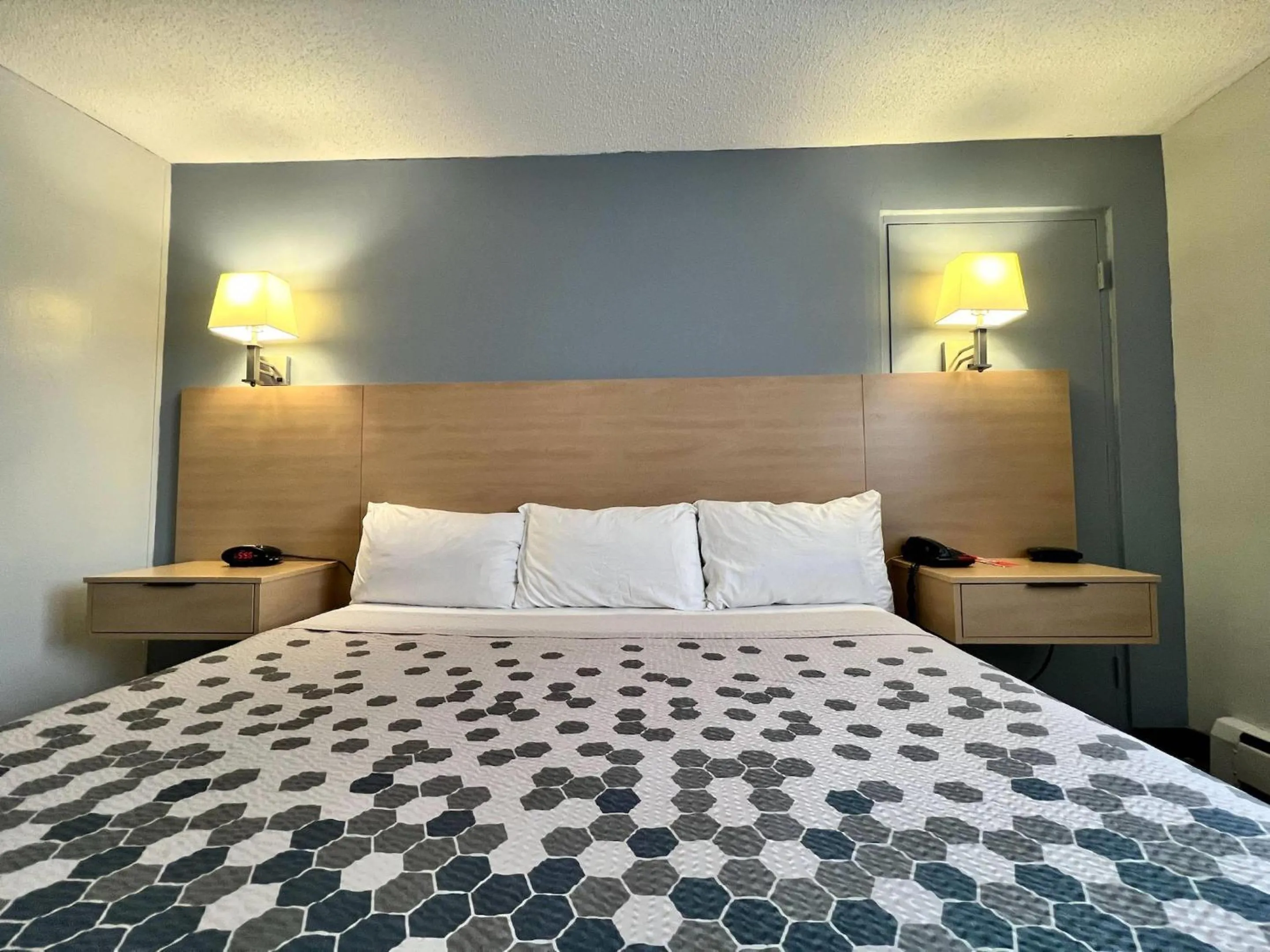 Bedroom, Bed in Econo Lodge Motel Village