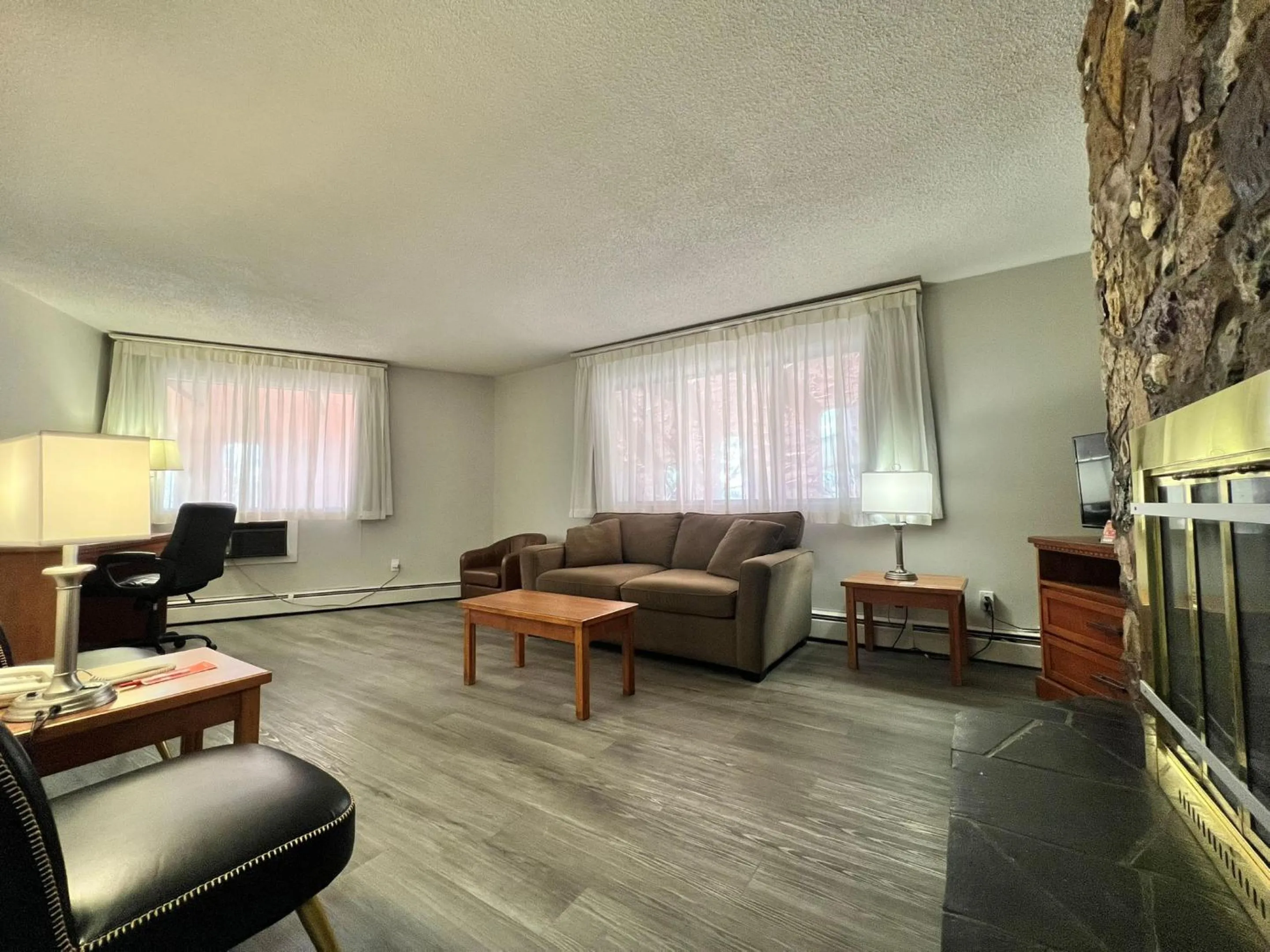 Econo Lodge Motel Village