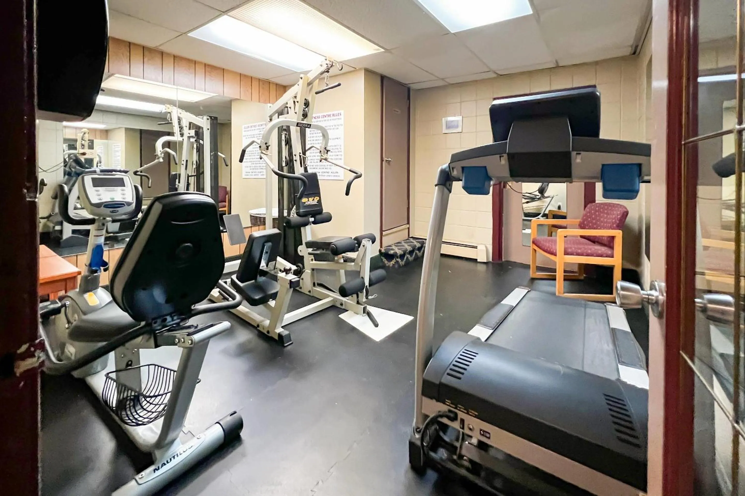 Fitness centre/facilities in Econo Lodge Motel Village