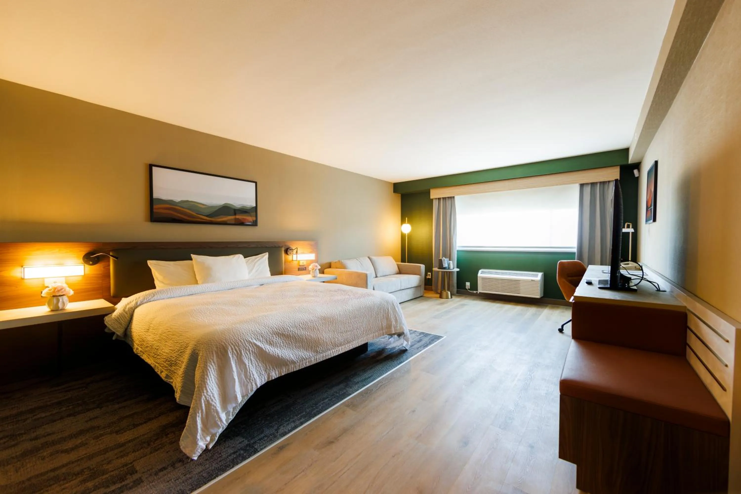 Bed in Monarch Hotel & Conference Center