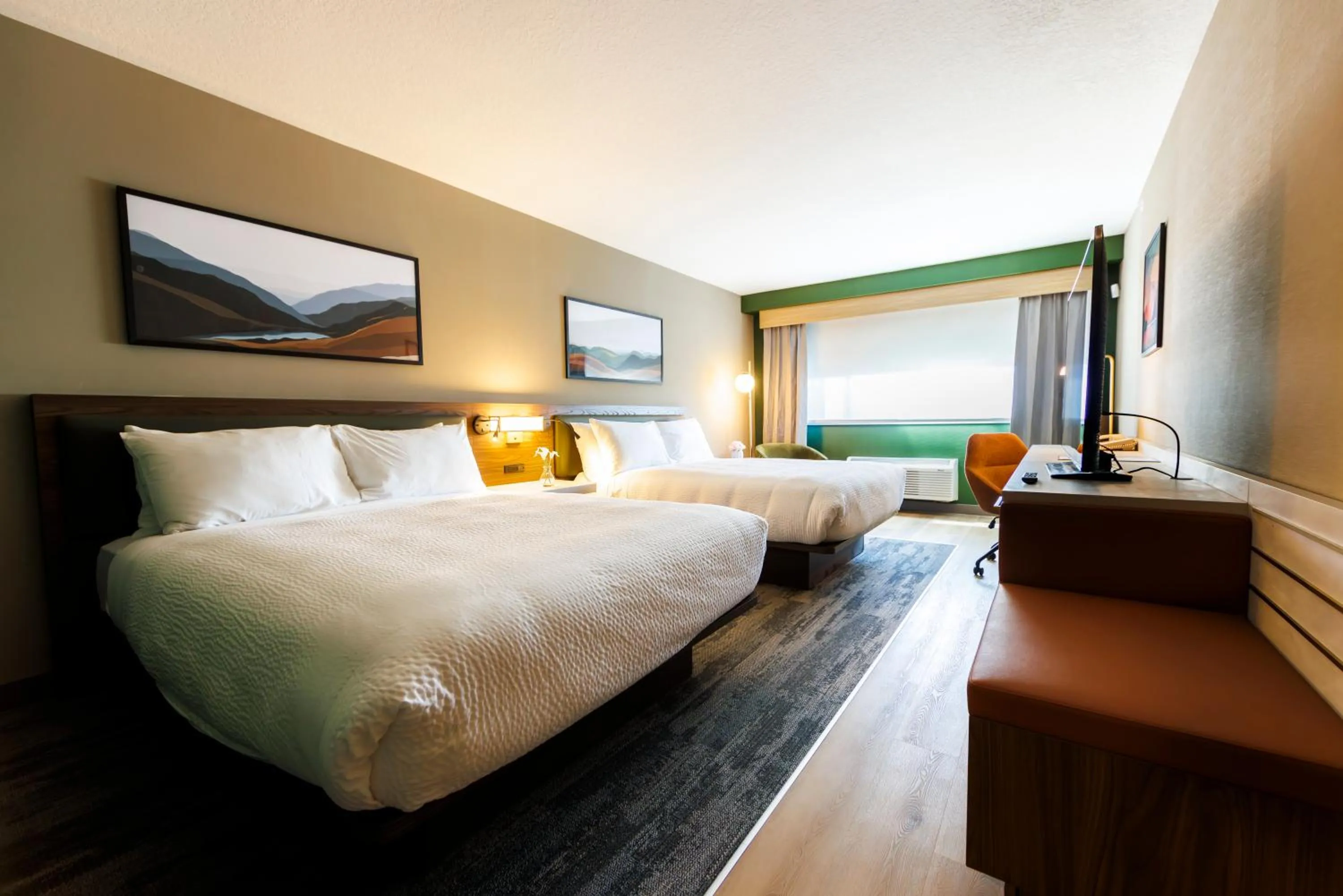 Bed in Monarch Hotel & Conference Center