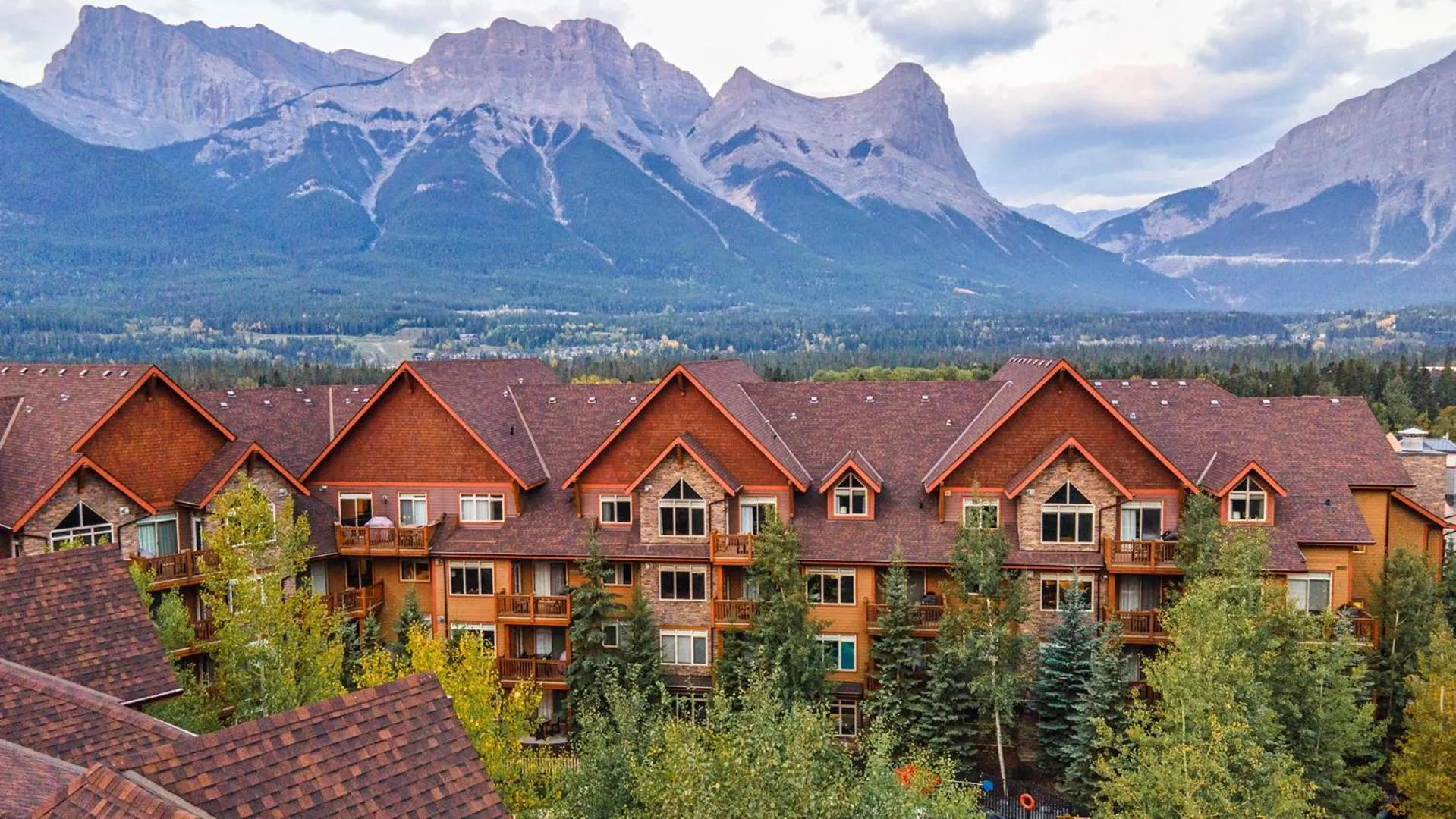 Property building in Stoneridge Mountain Resort