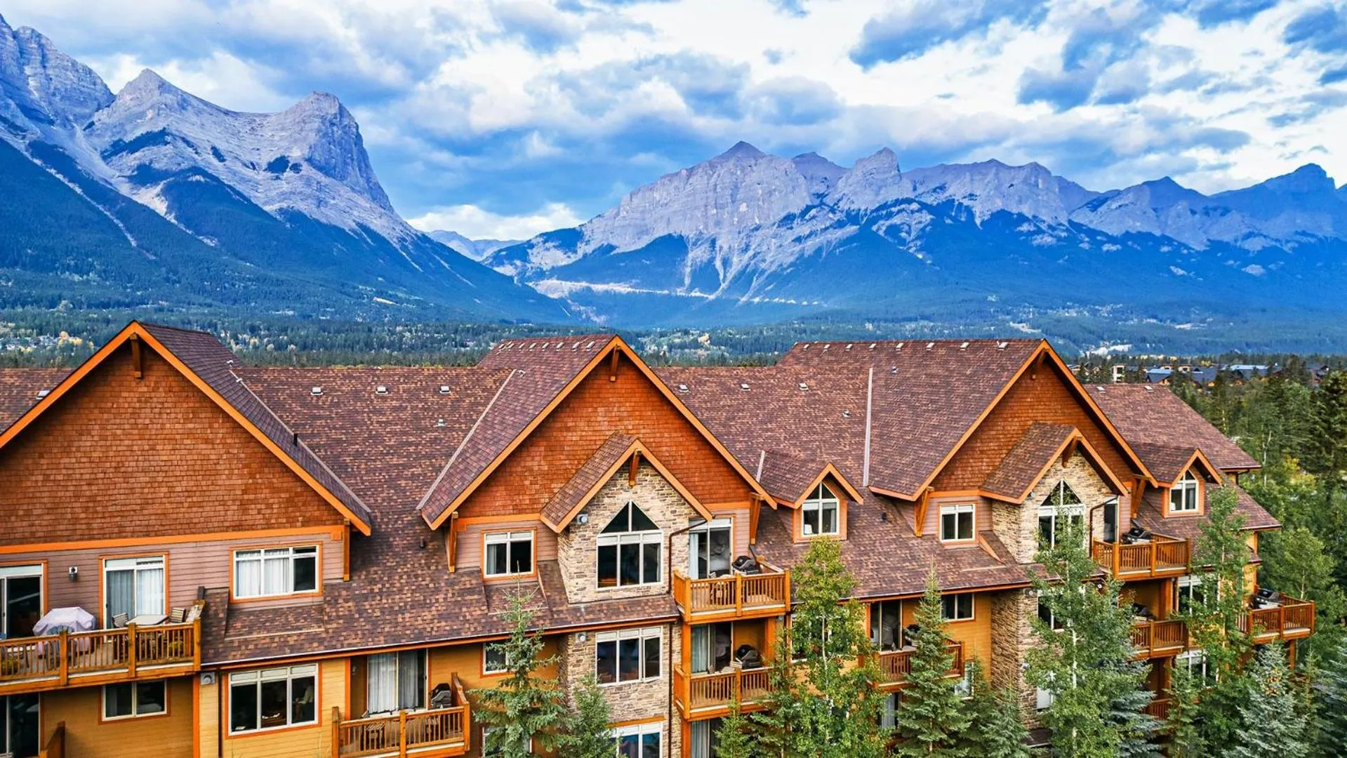 Property building in Stoneridge Mountain Resort