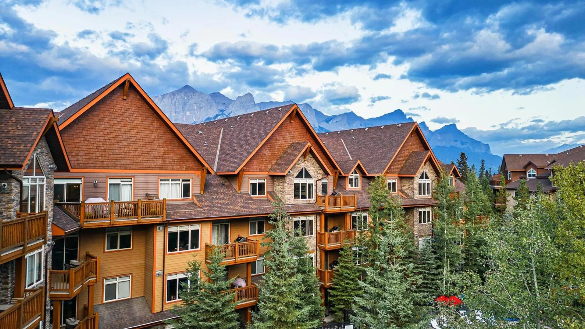 Property building in Stoneridge Mountain Resort