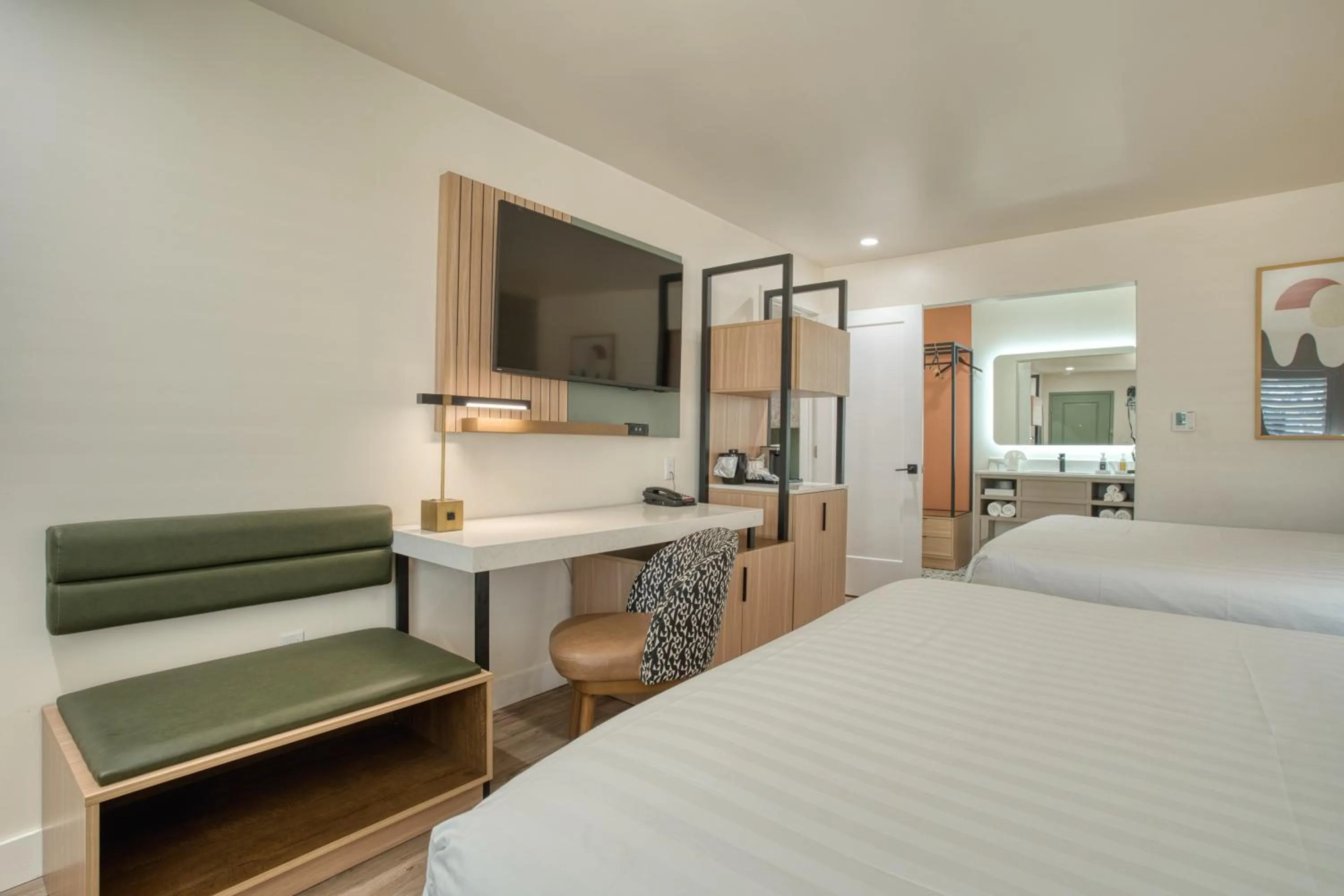 Photo of the whole room, Bed in La Casa Inn